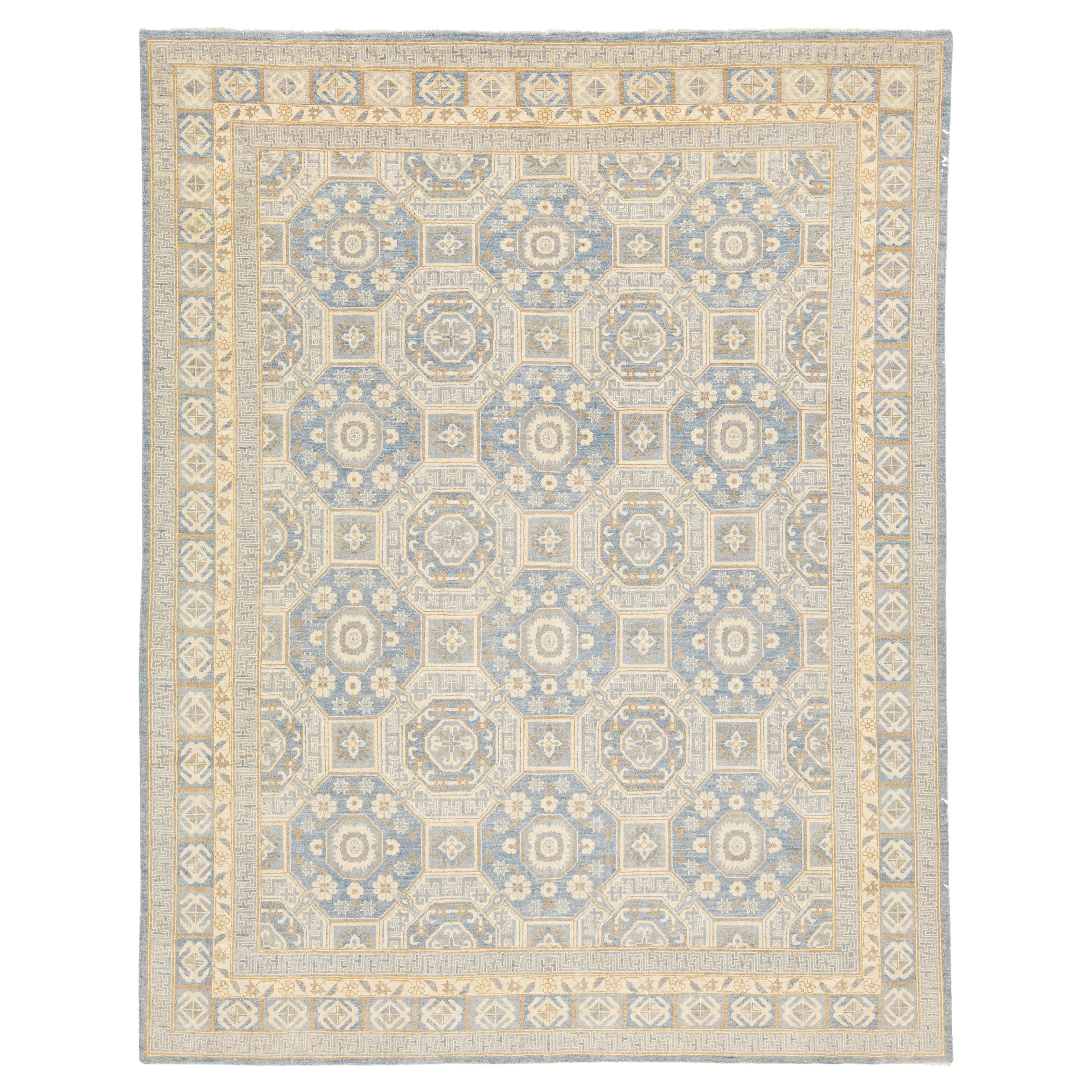 Alfombra moderna de lana azul y beige estilo Oushak hecha a mano con diseño geométrico