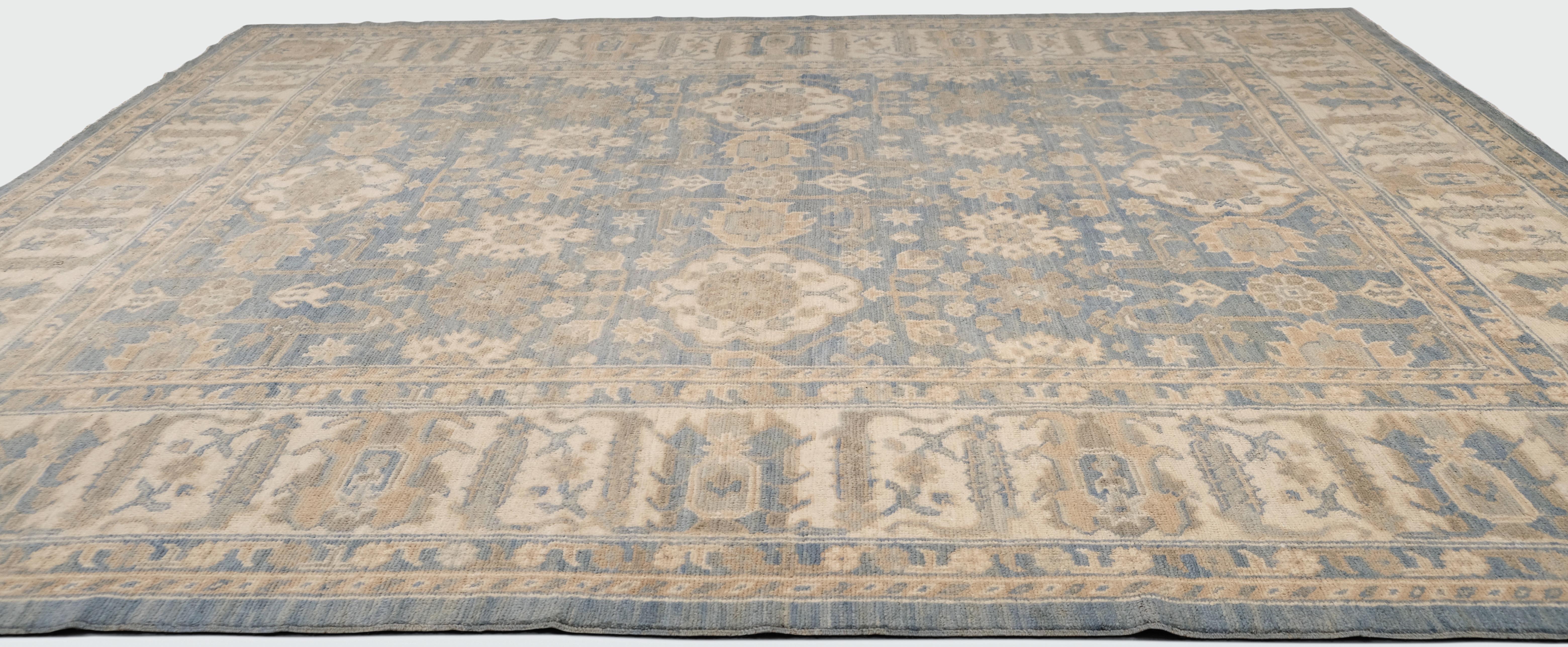 Blauer und beigefarbener Oushak-Wollteppich 9'4''x11'9'' um 2020 im Zustand „Neu“ im Angebot in Torrance, CA