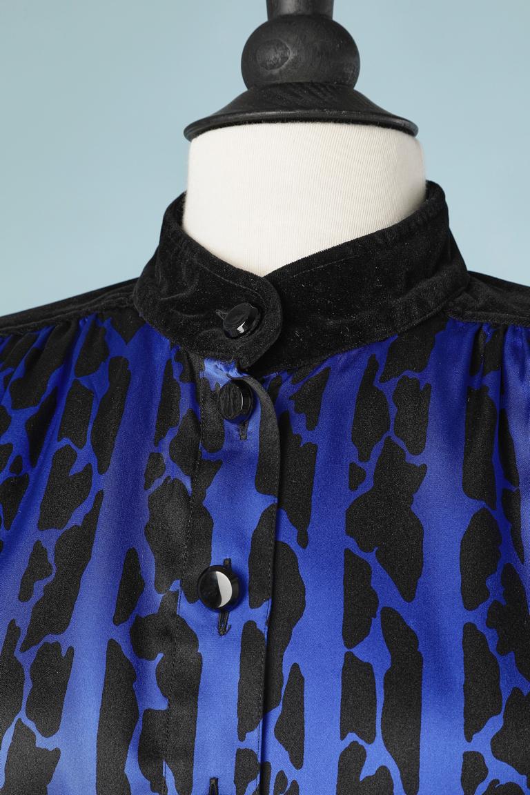 Blue and black abstract printed cocktail dress with black velvet shoulders and belt. 
Shoulder pads. pocket. Extra buttons provide. 
SIZE 42/ L 