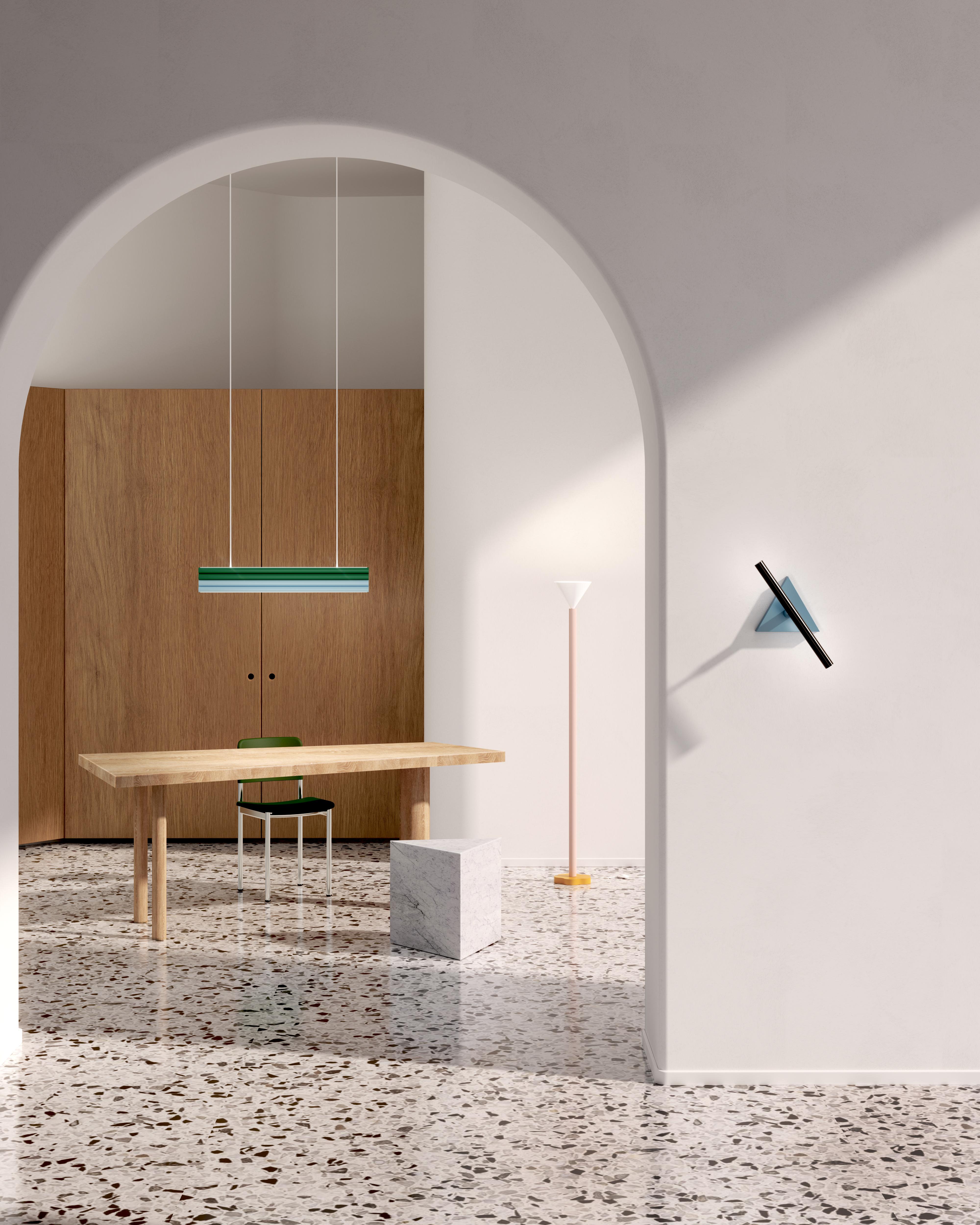 Aplique Tubo y Triángulo Azul y Negro de Atelier Areti Posmoderno en venta