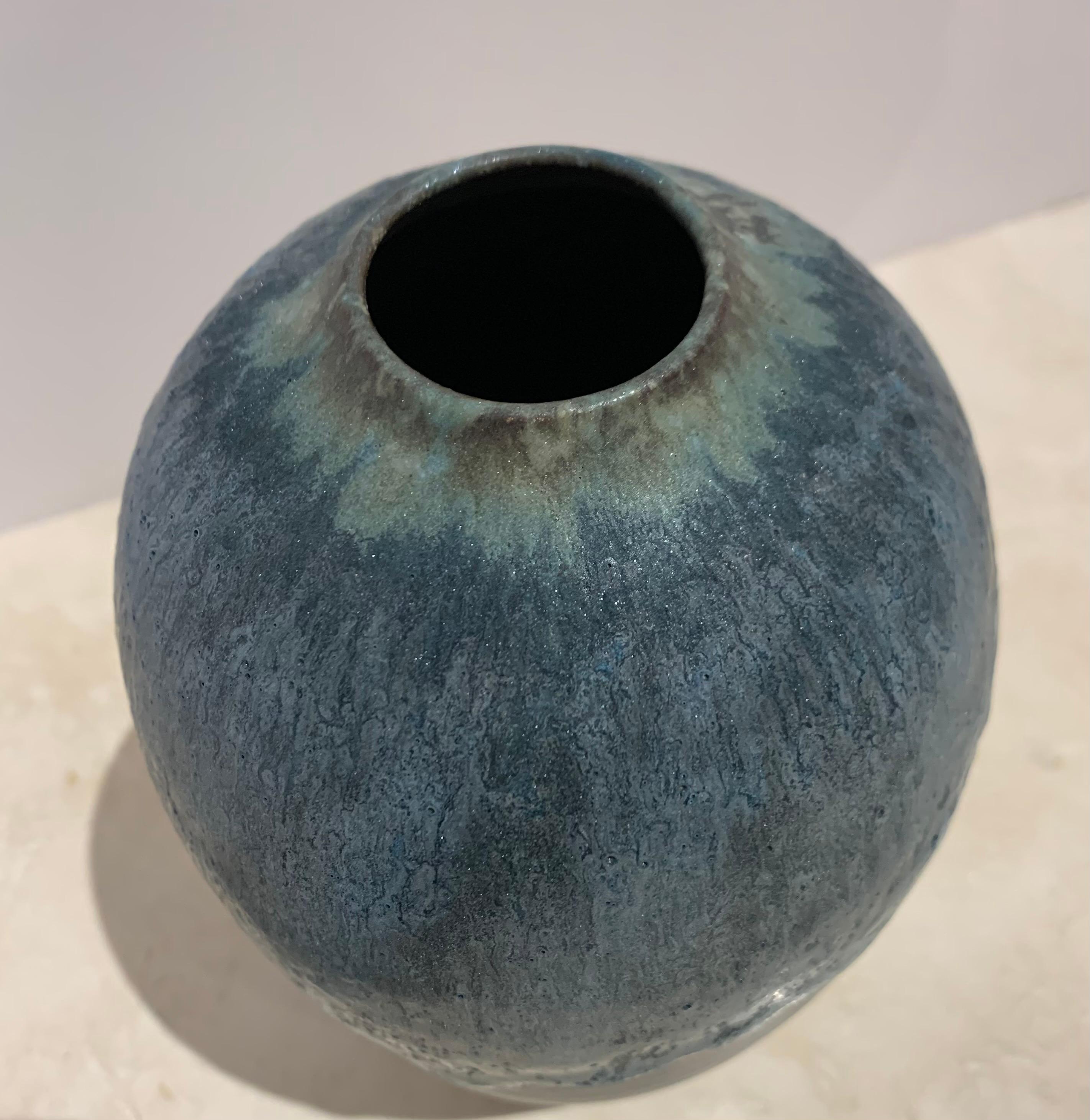 Blue and Charcoal Stoneware Vase by Peter Speliopoulos, USA In New Condition In New York, NY