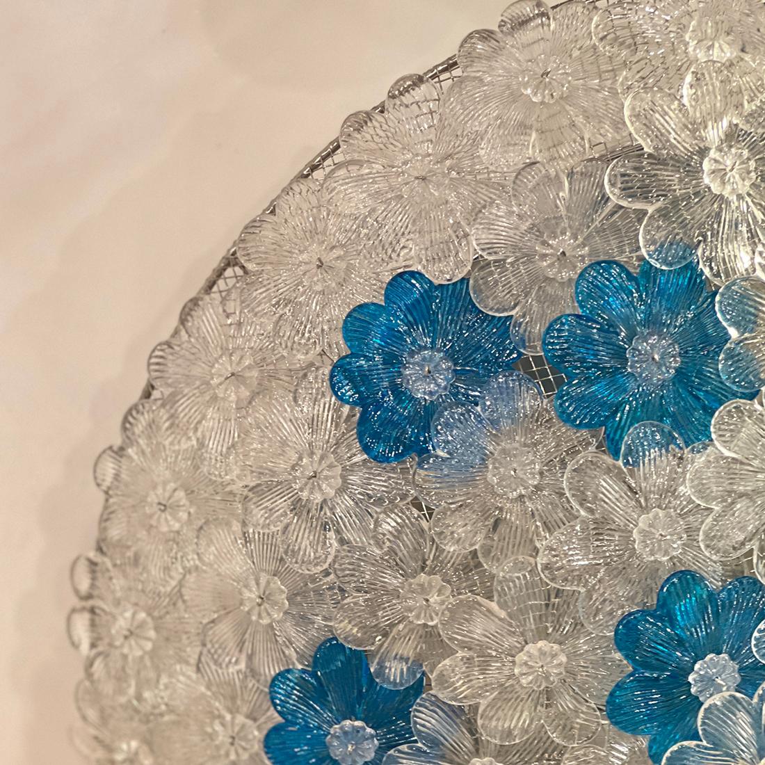 Empotrable Flores de Cristal Azul y Transparente en Bueno estado para la venta en New York, NY