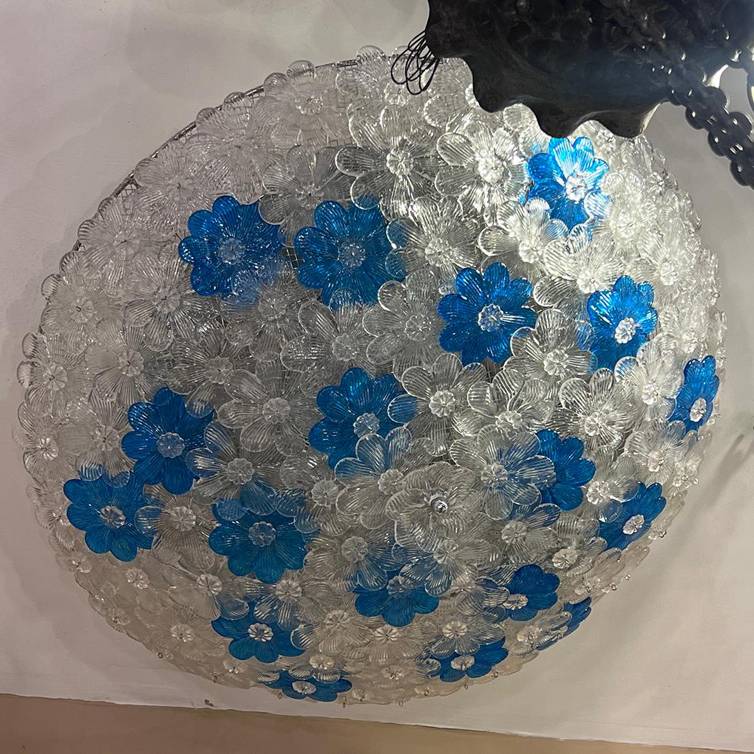 Empotrable Flores de Cristal Azul y Transparente mediados del siglo XX en venta