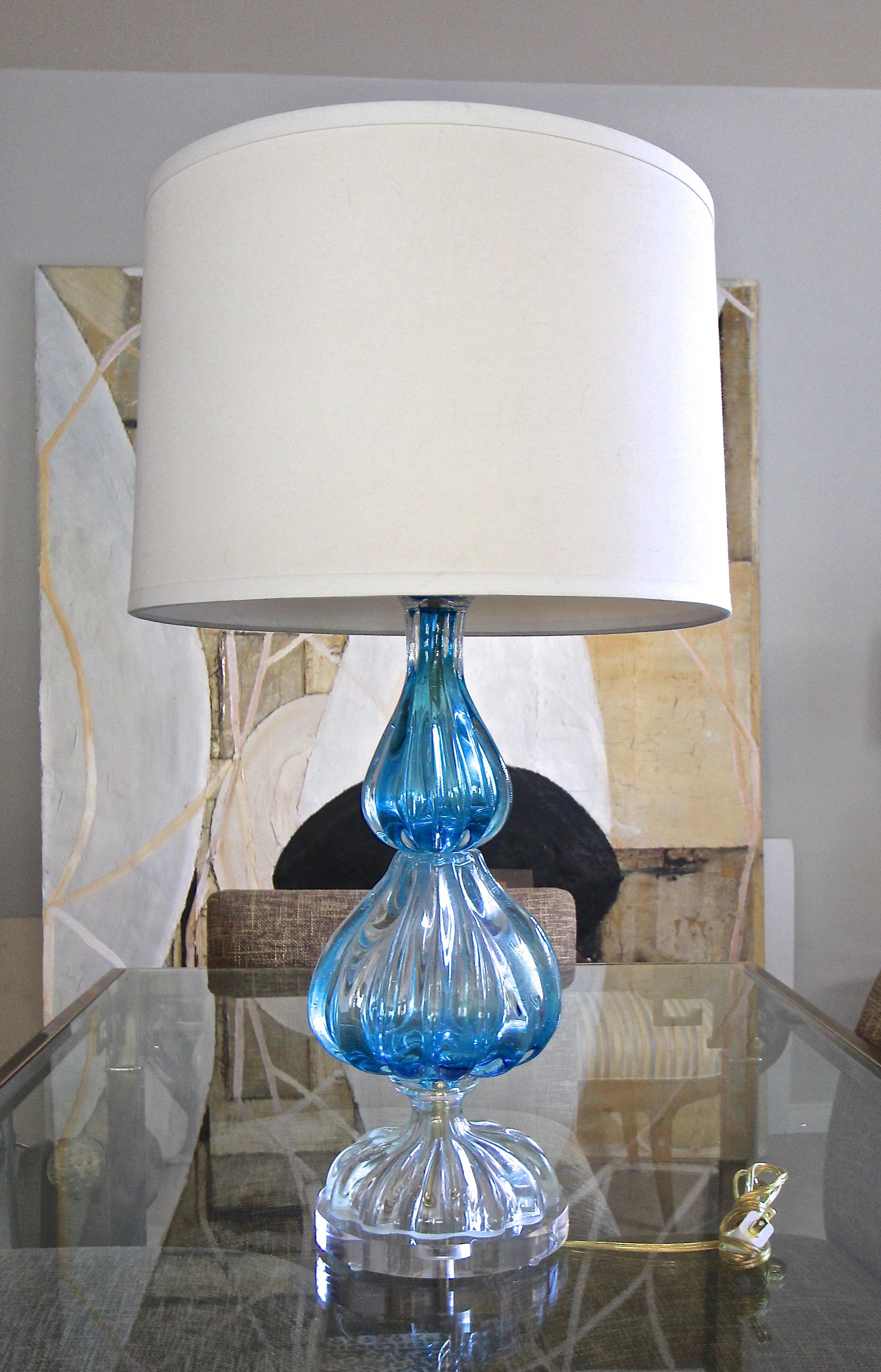 A single Murano Italian hand blown clear and blue glass table lamp by Seguso. The thick ribbed glass has 3 ribbed separate glass elements mounted on new custom acrylic base. Newly wired for US with new solid brass fittings, 3 way socket and