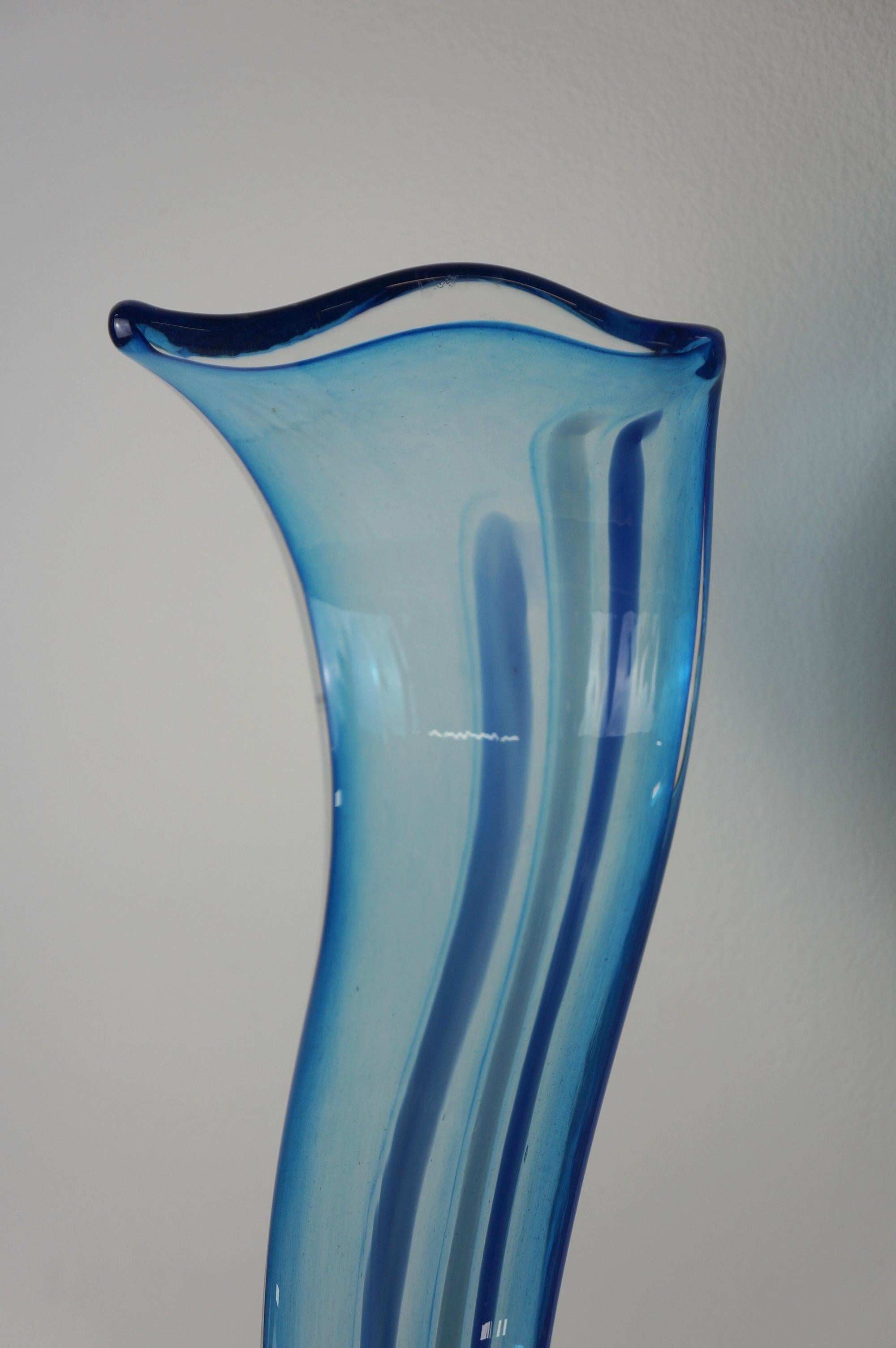 Blue And Clear Wavy Swirl Art Glass Abstract Sculpture In Good Condition For Sale In Toronto, ON