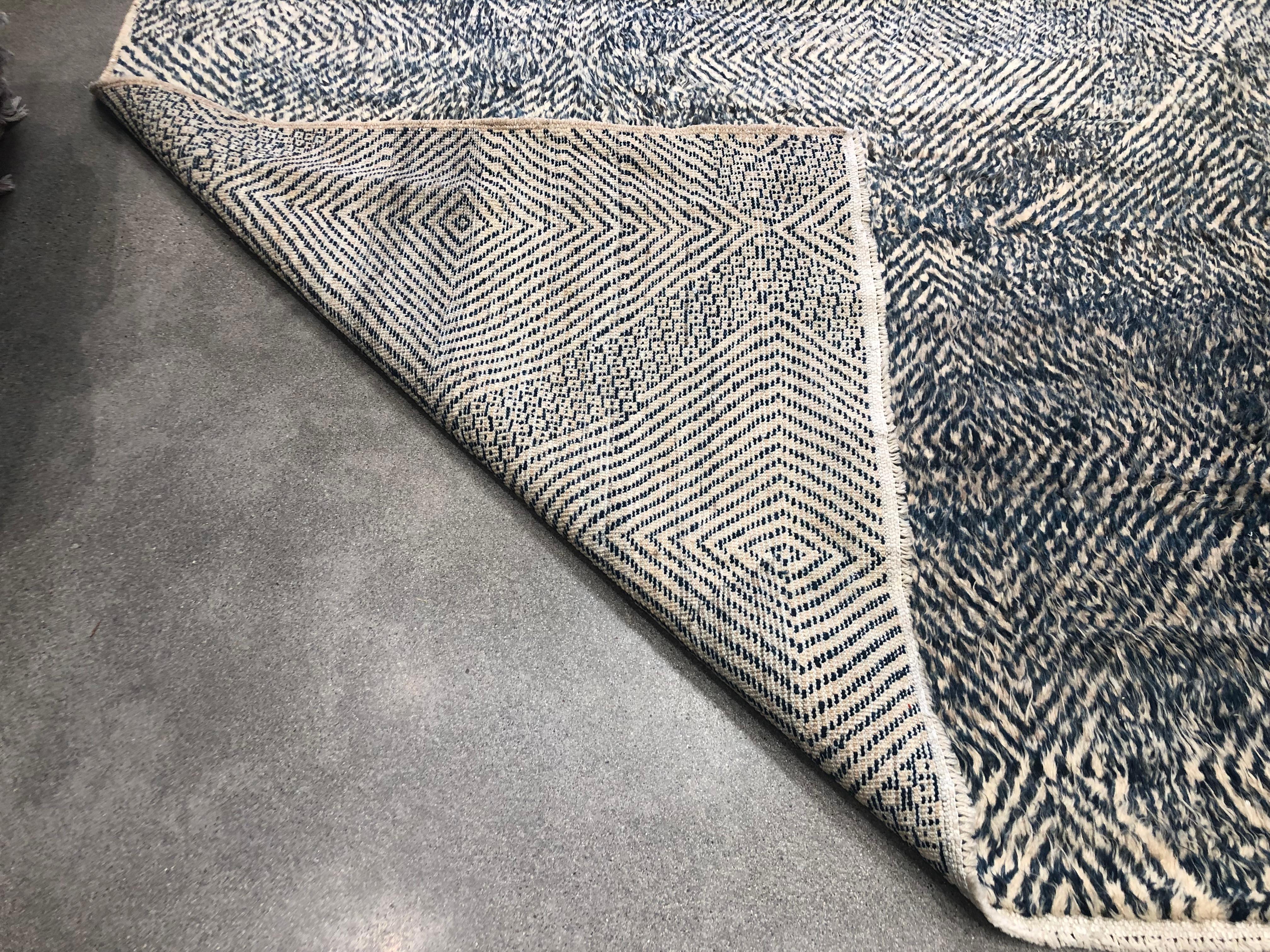 Blue and Cream Diamond Design Moroccan Style Pakistani Rug In New Condition For Sale In Los Angeles, CA