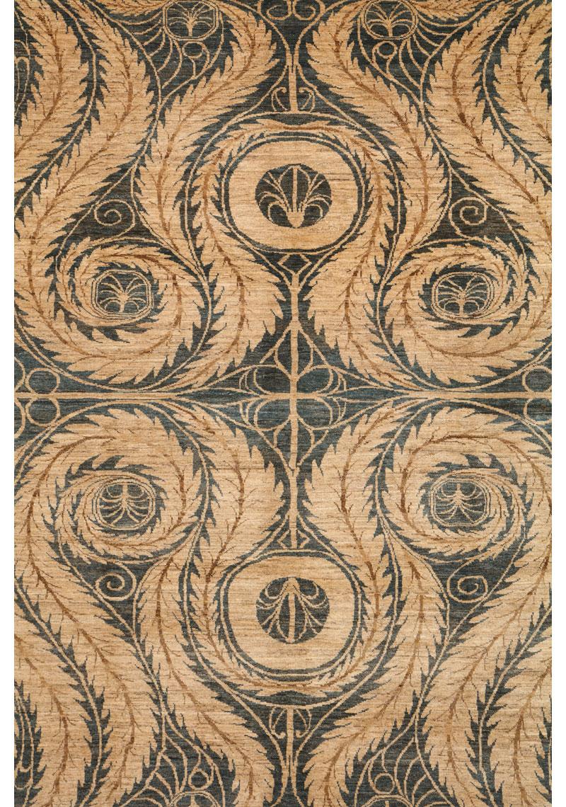 Dieser organische, vom Art déco inspirierte Perserteppich aus reiner Wolle mit Zypressenblättern ist 8' x 10' groß und in kräftigen Blau- und Cremetönen gehalten. 