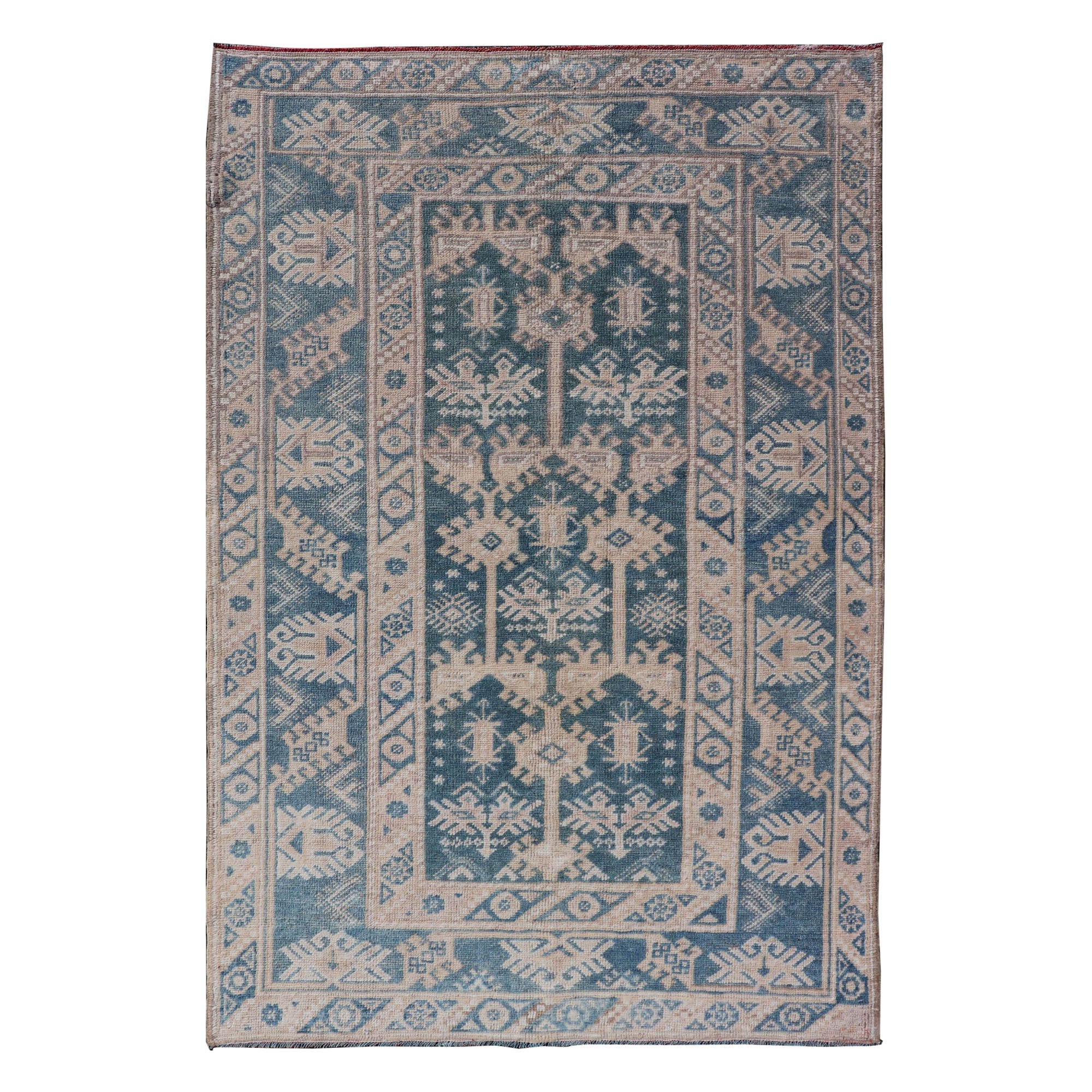 Blauer und cremefarbener türkischer Oushak-Teppich im Vintage-Stil mit All-Over-Motiv-Design 3'11"x6'3"