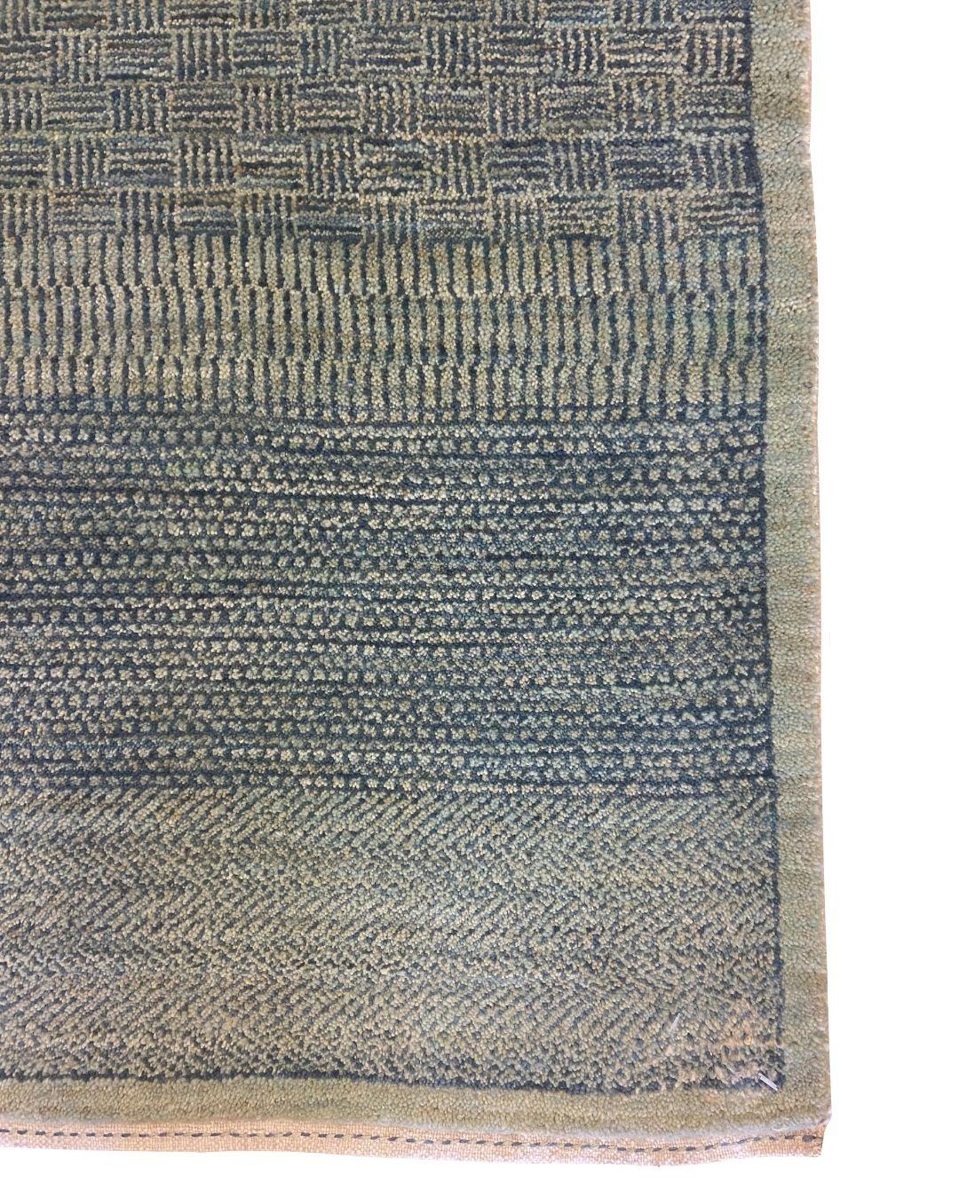 Moderno Tappeto persiano in lana blu e crema con motivi dettagliati, 2' x 3' in vendita