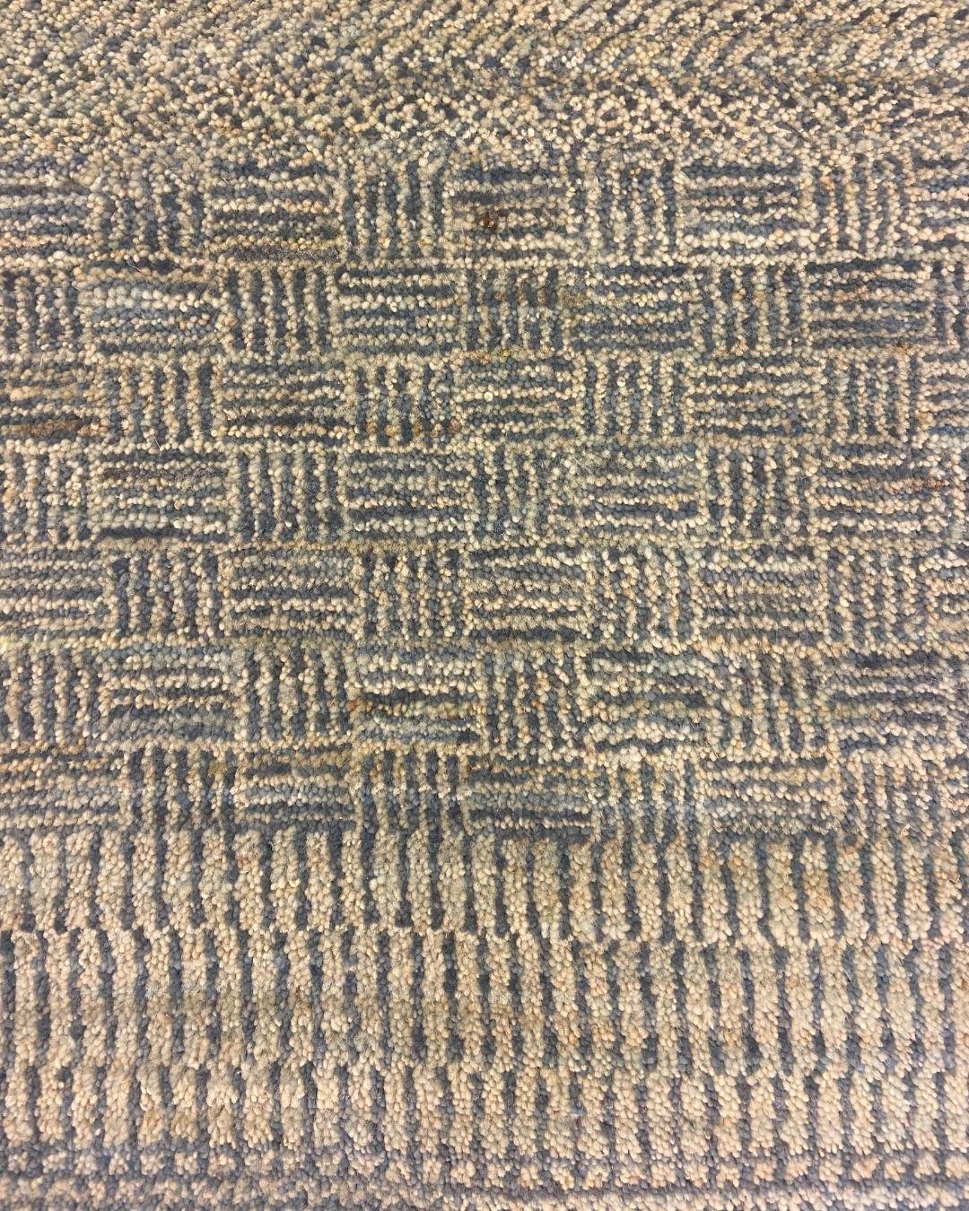 Tappeto persiano in lana blu e crema con motivi dettagliati, 2' x 3' In condizioni Nuovo in vendita a New York, NY