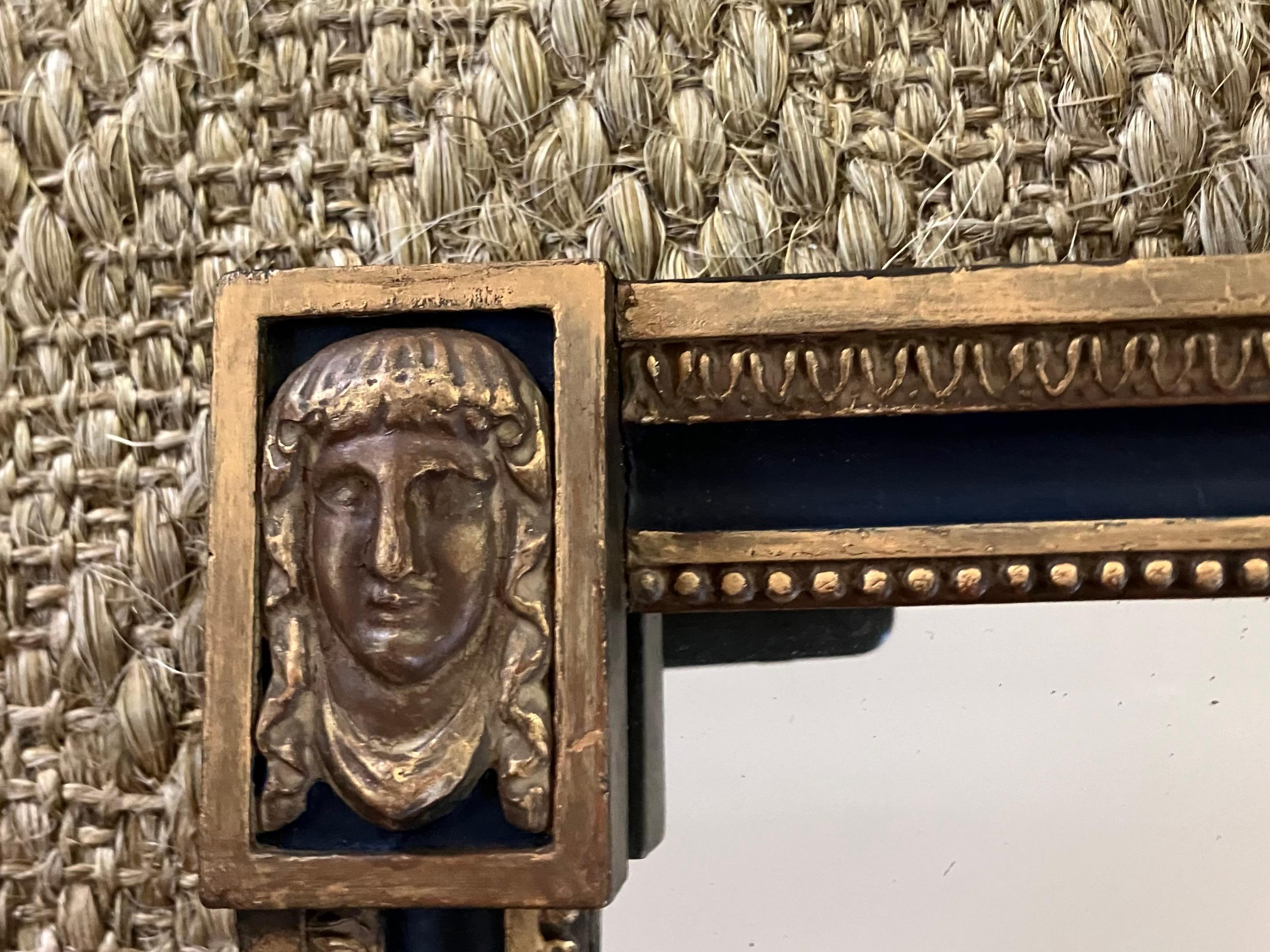 Miroir de style Regency anglais noir et or en vente 1
