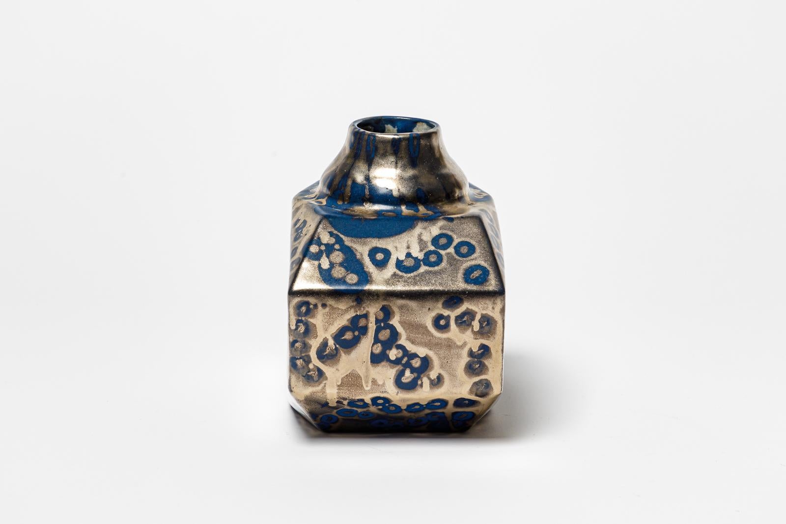 Beaux-Arts Vase en céramique émaillée bleu et or de Jean Pointu, vers 1930.
