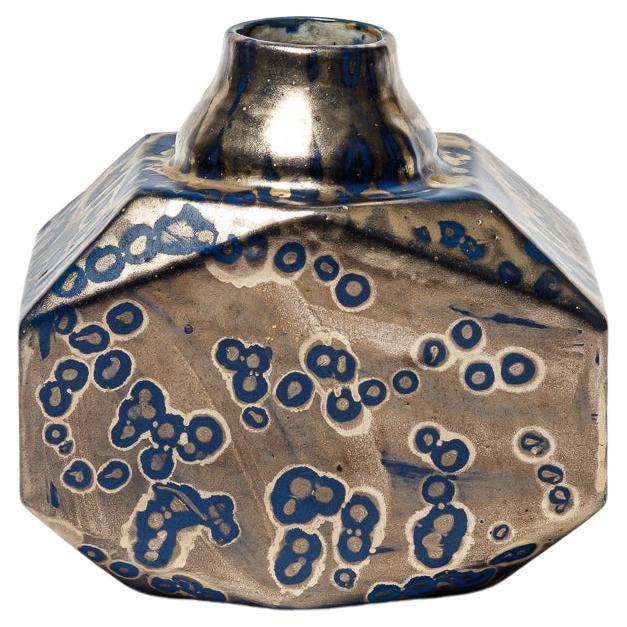 Vase en céramique émaillée bleu et or de Jean Pointu, vers 1930.