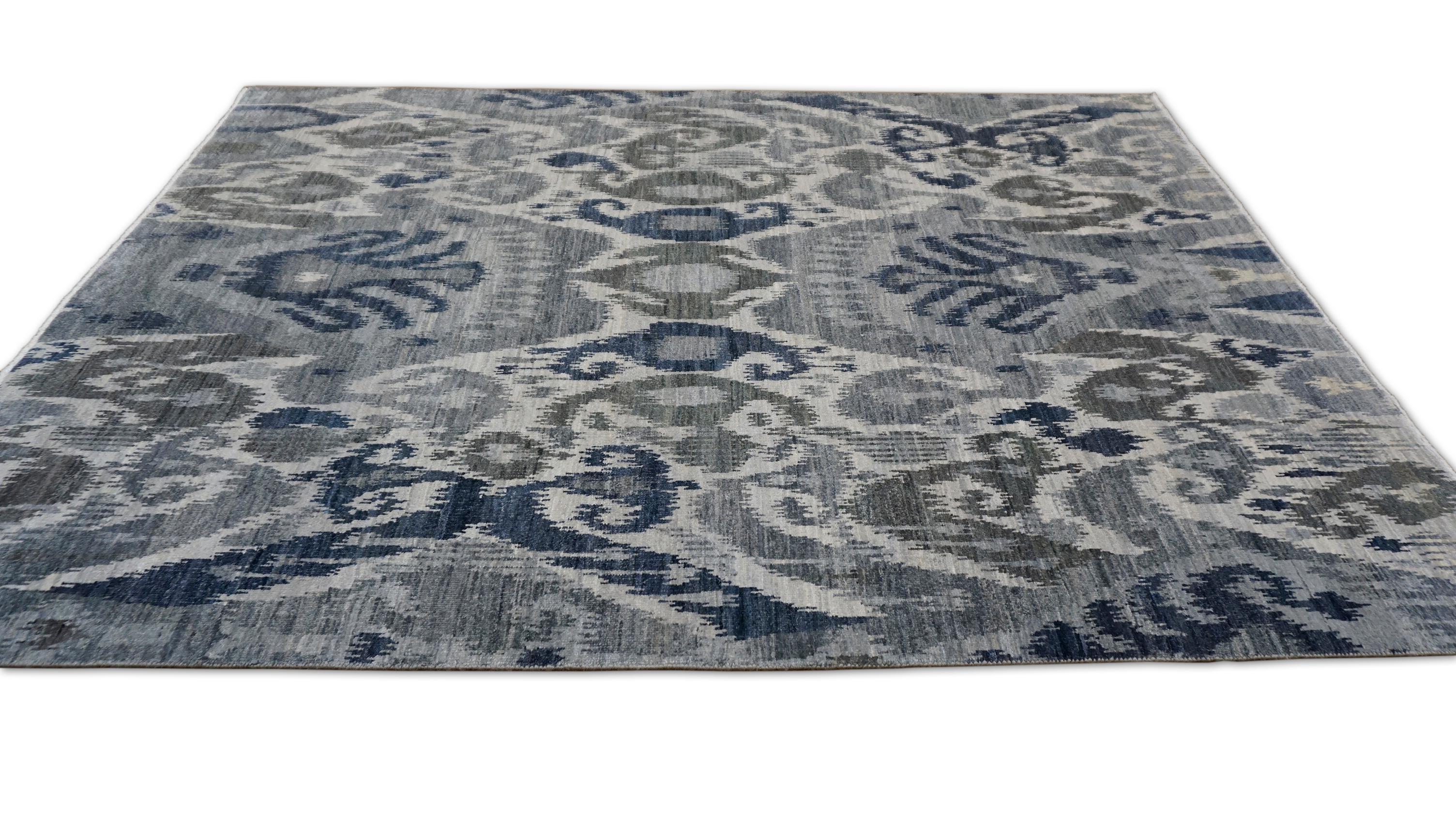 Blauer und grauer Ikat-Wollteppich 5'1''x7' (Asiatisch) im Angebot