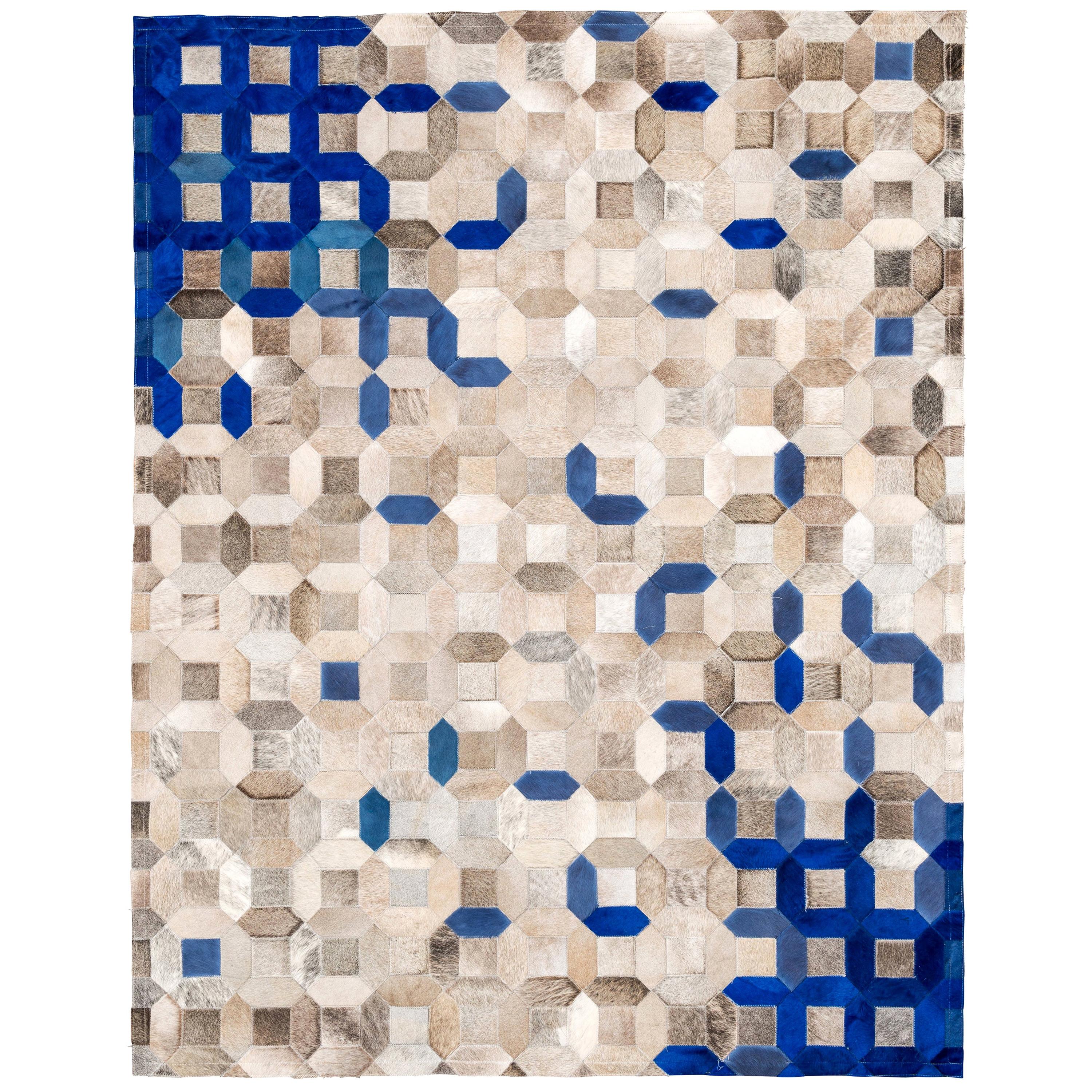 Blauer und grauer, maßgeschneiderter Teppich aus Rindsleder XXLarge mit Mosaikverzierung im Angebot