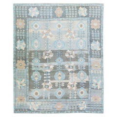 Türkischer Oushak handgefertigter Wollteppich mit Blumenmuster in Blau und Grau im Vintage-Stil