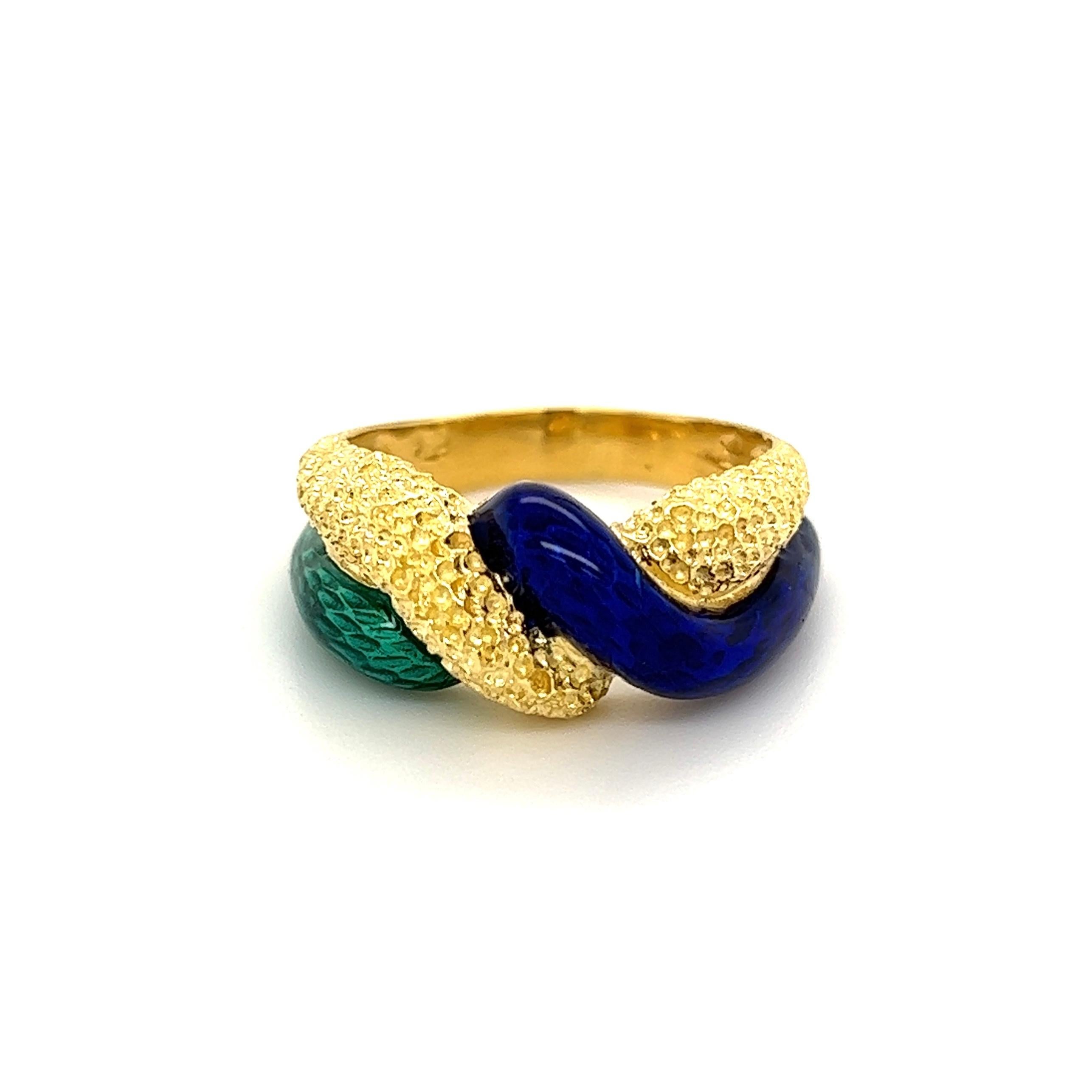Bague à anneau torsadé en or émaillé bleu et vert en vente 2