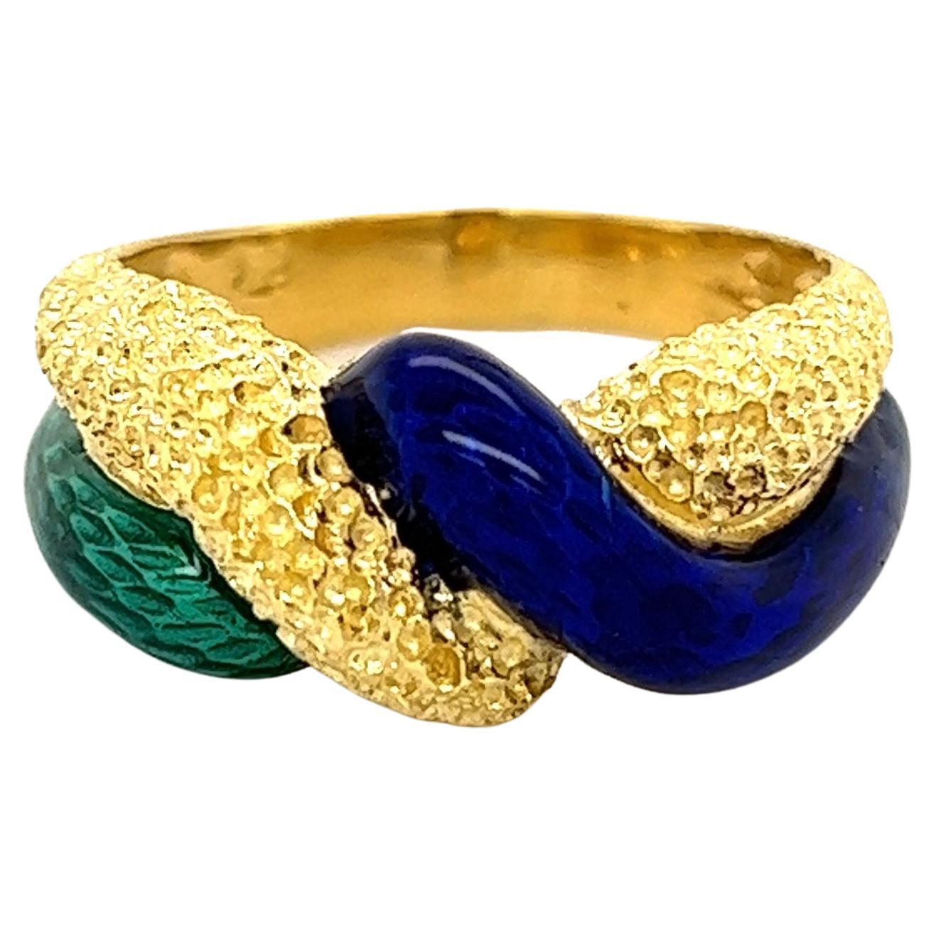 Bague à anneau torsadé en or émaillé bleu et vert en vente
