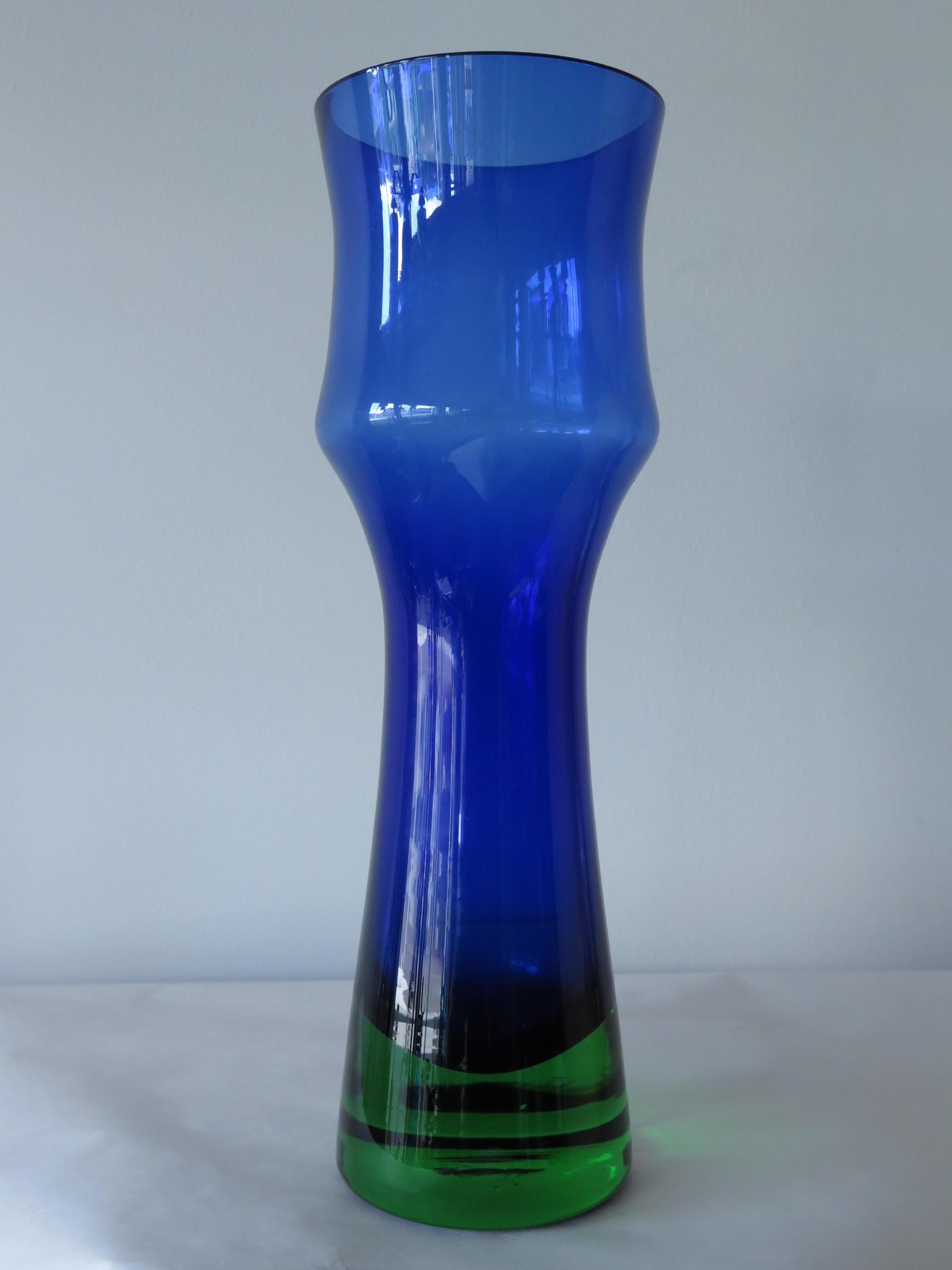 Suédois Vase en verre bleu et vert par Bo Borgström pour Åseda, Suède, années 1960 en vente