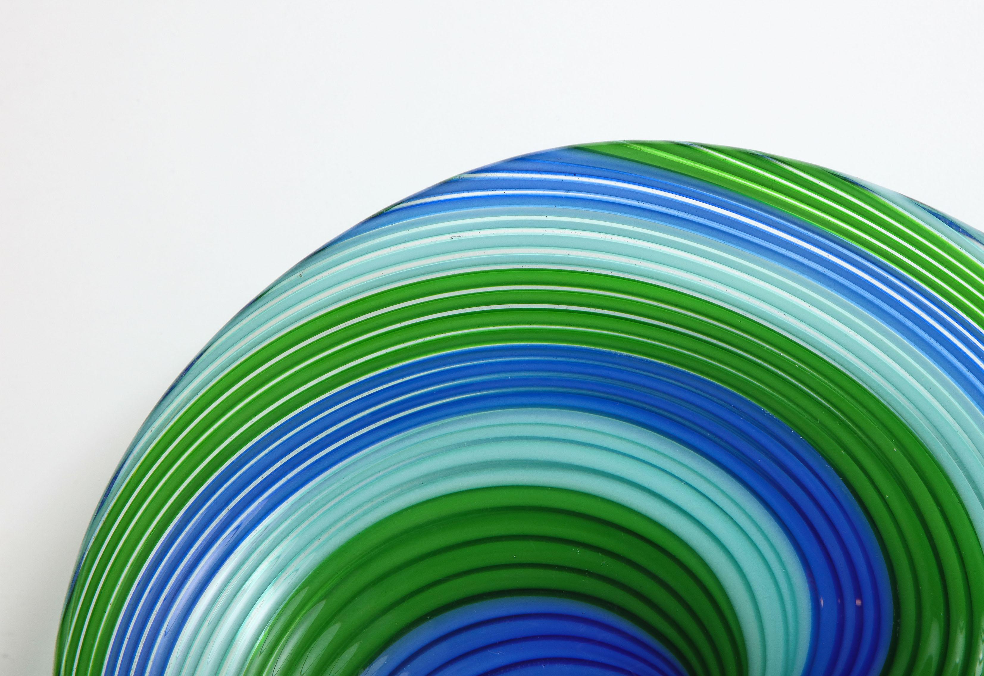 Blue and Green Murano Filigrana Bowl In Good Condition For Sale In Montreal, QC