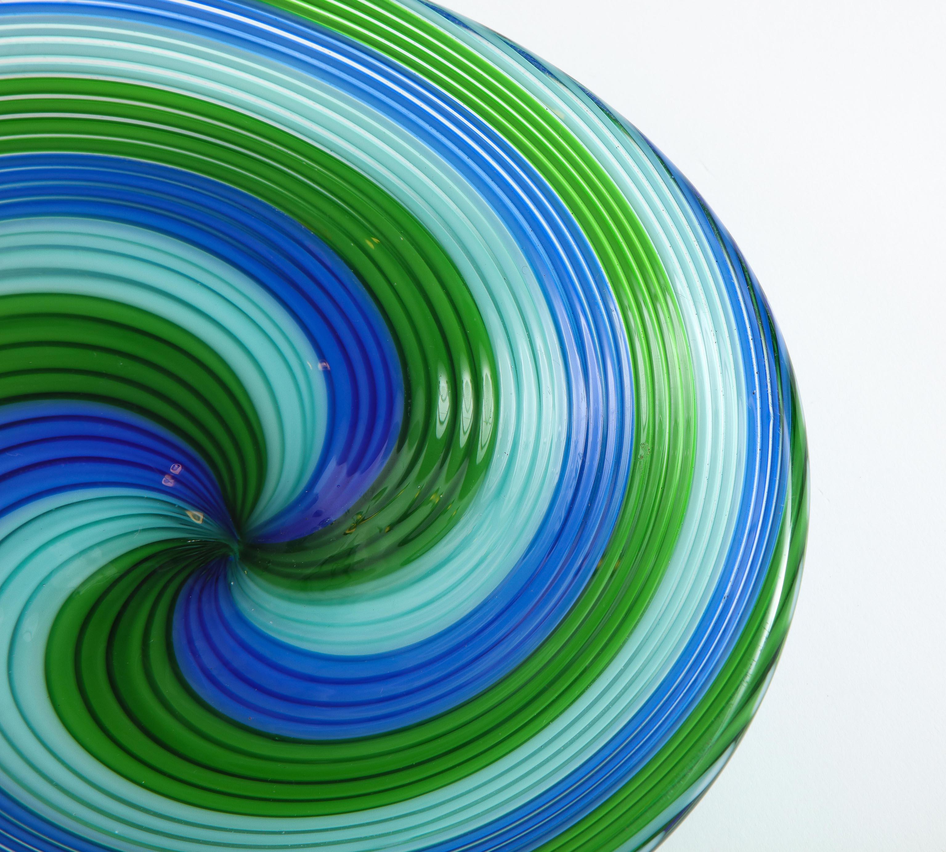 Metà XX secolo Ciotola Filigrana di Murano blu e verde in vendita