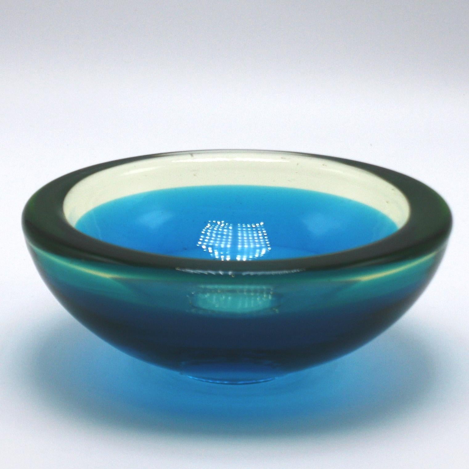 Blue and green Murano glass bowl, circa 1960
Measures: 6 1/2” diameter x 2 1/4” height.