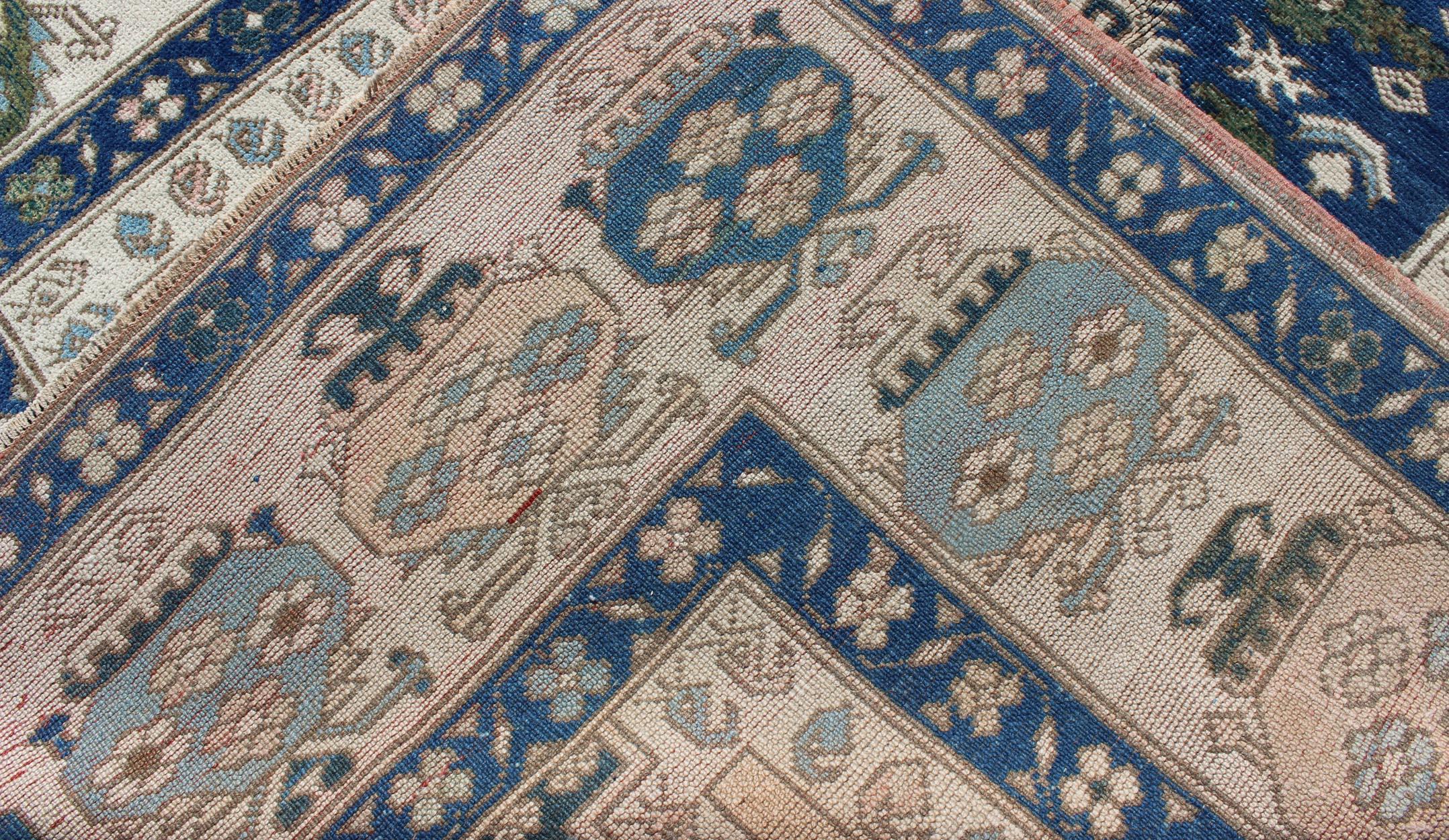 Laine Tapis bleu et vert géométrique Oushak Vintage avec médaillon en vente