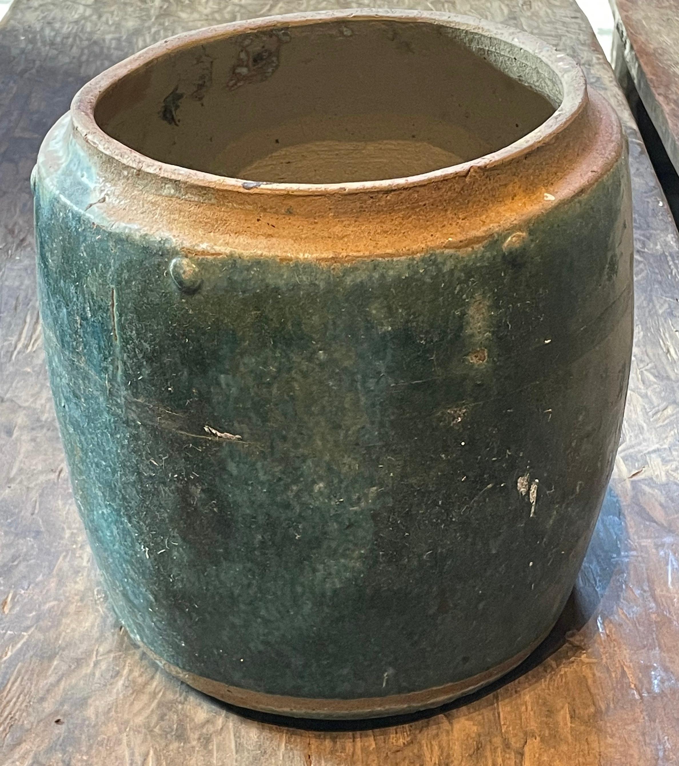 Vaso di zenzero blu e verde con rivetti, Borneo, 18° secolo In condizioni buone in vendita a New York, NY