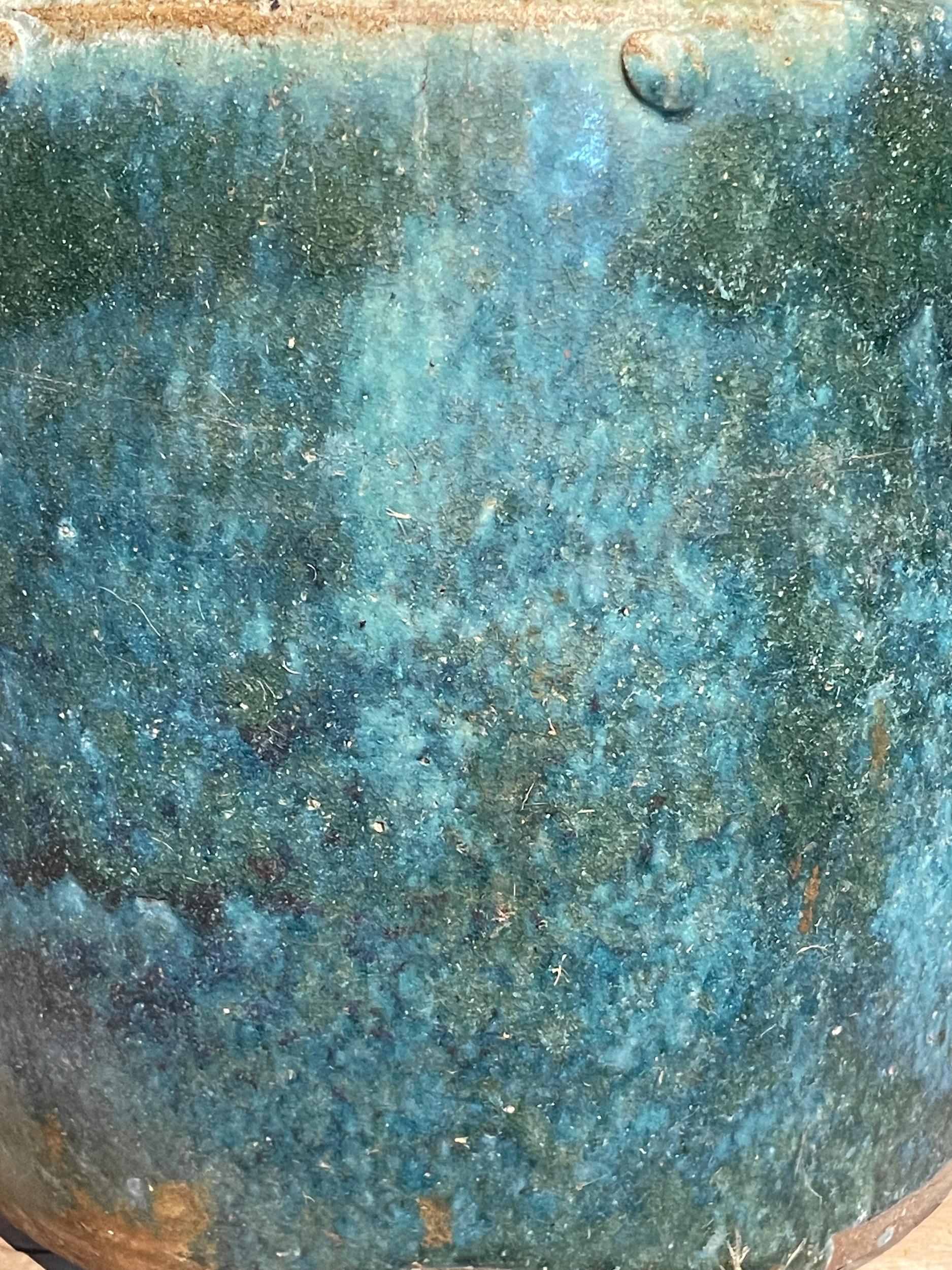 Fino al XVIII secolo Vaso di zenzero blu e verde con rivetti, Borneo, 18° secolo in vendita