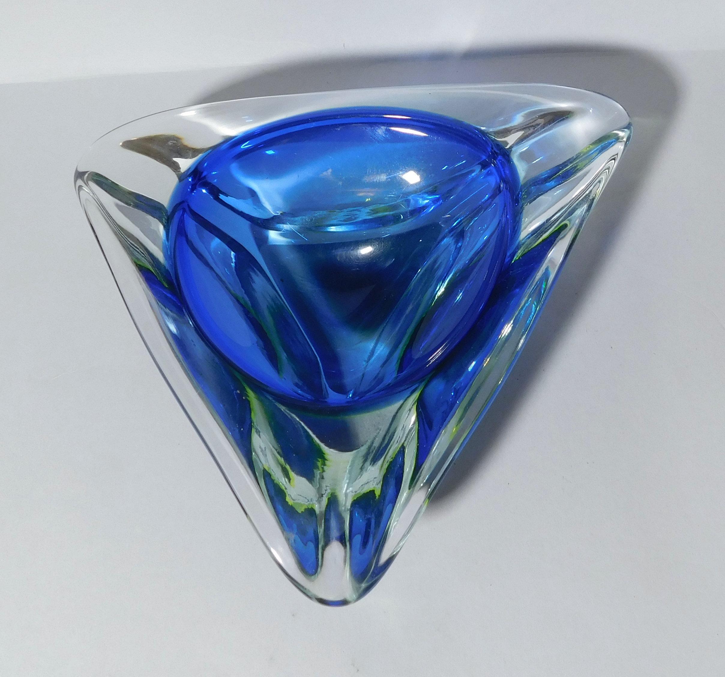 Blaue und grüne dreieckige Muranoglasschale (Italienisch) im Angebot