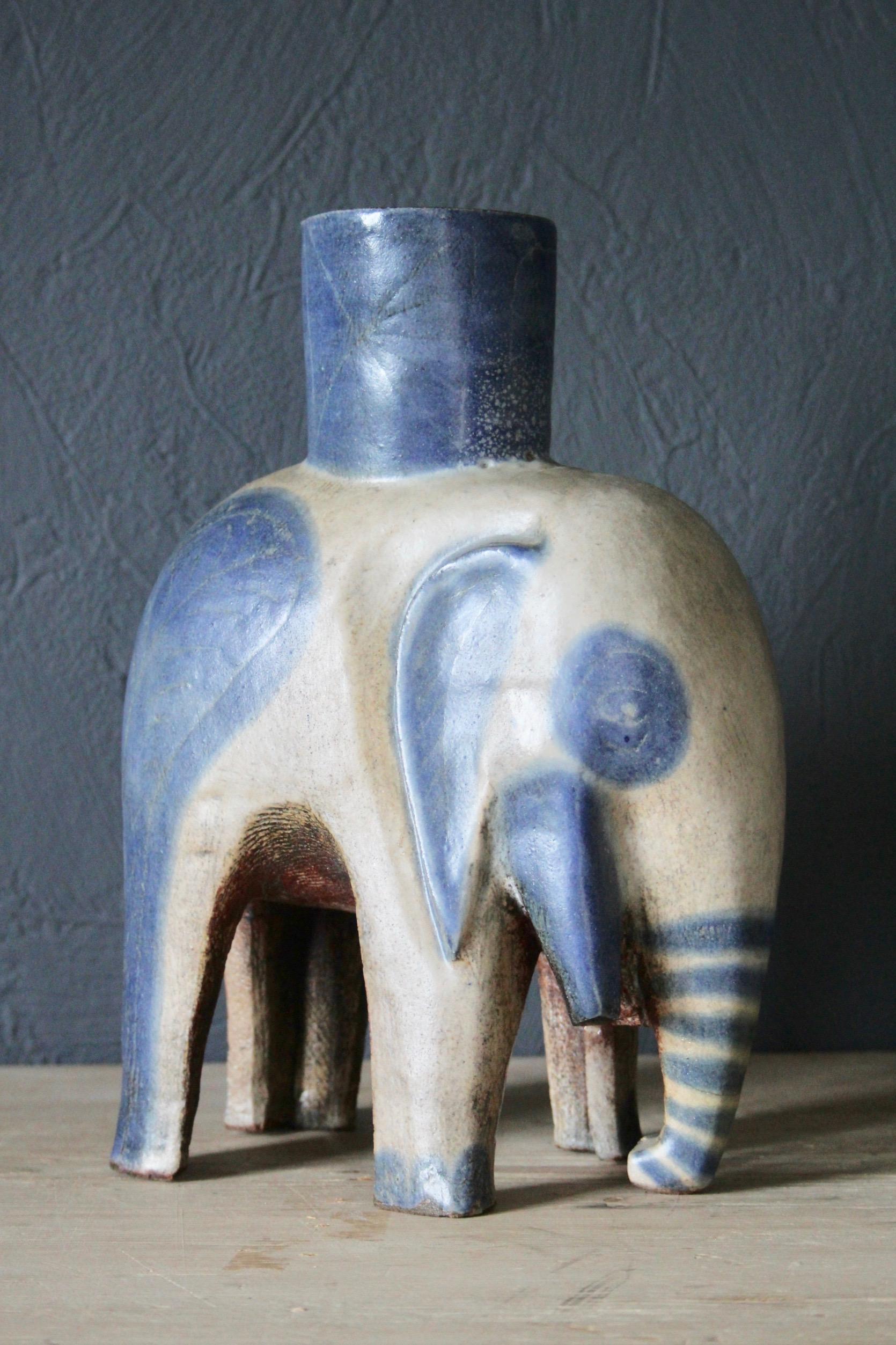 Éléphant en céramique bleue et grise en vente 3
