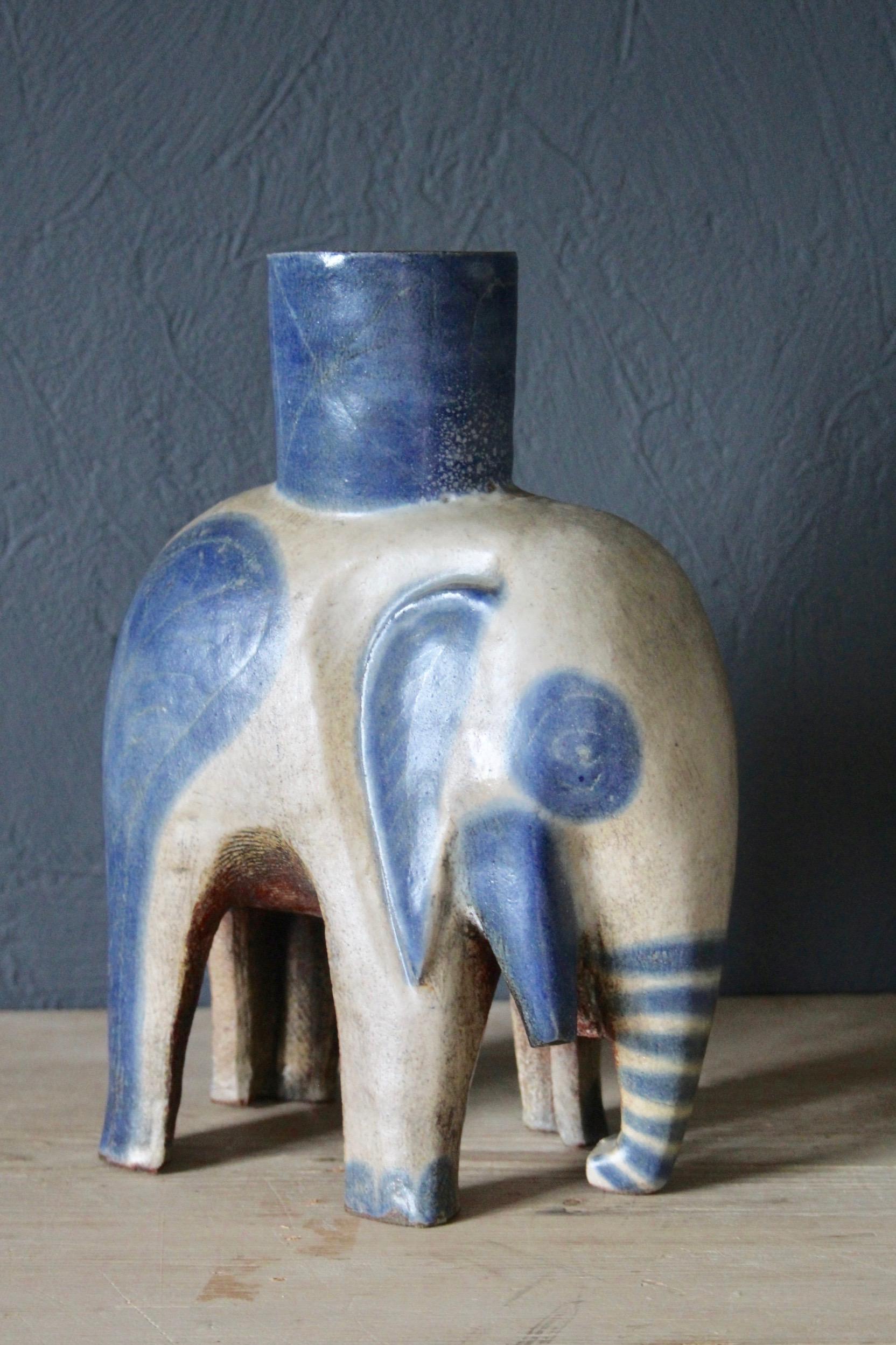 Éléphant en céramique bleue et grise en vente 4