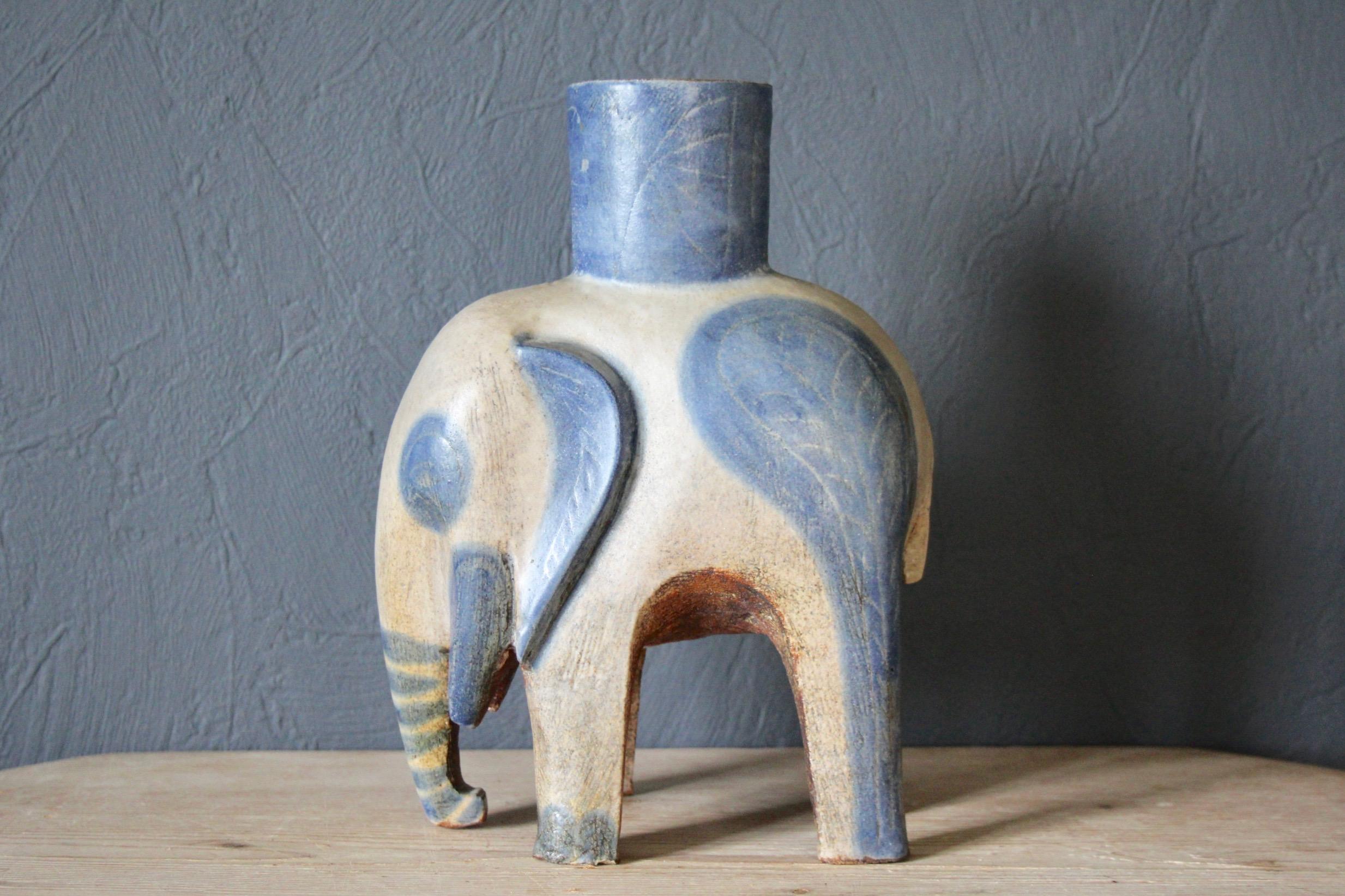 Éléphant en céramique bleu et gris.