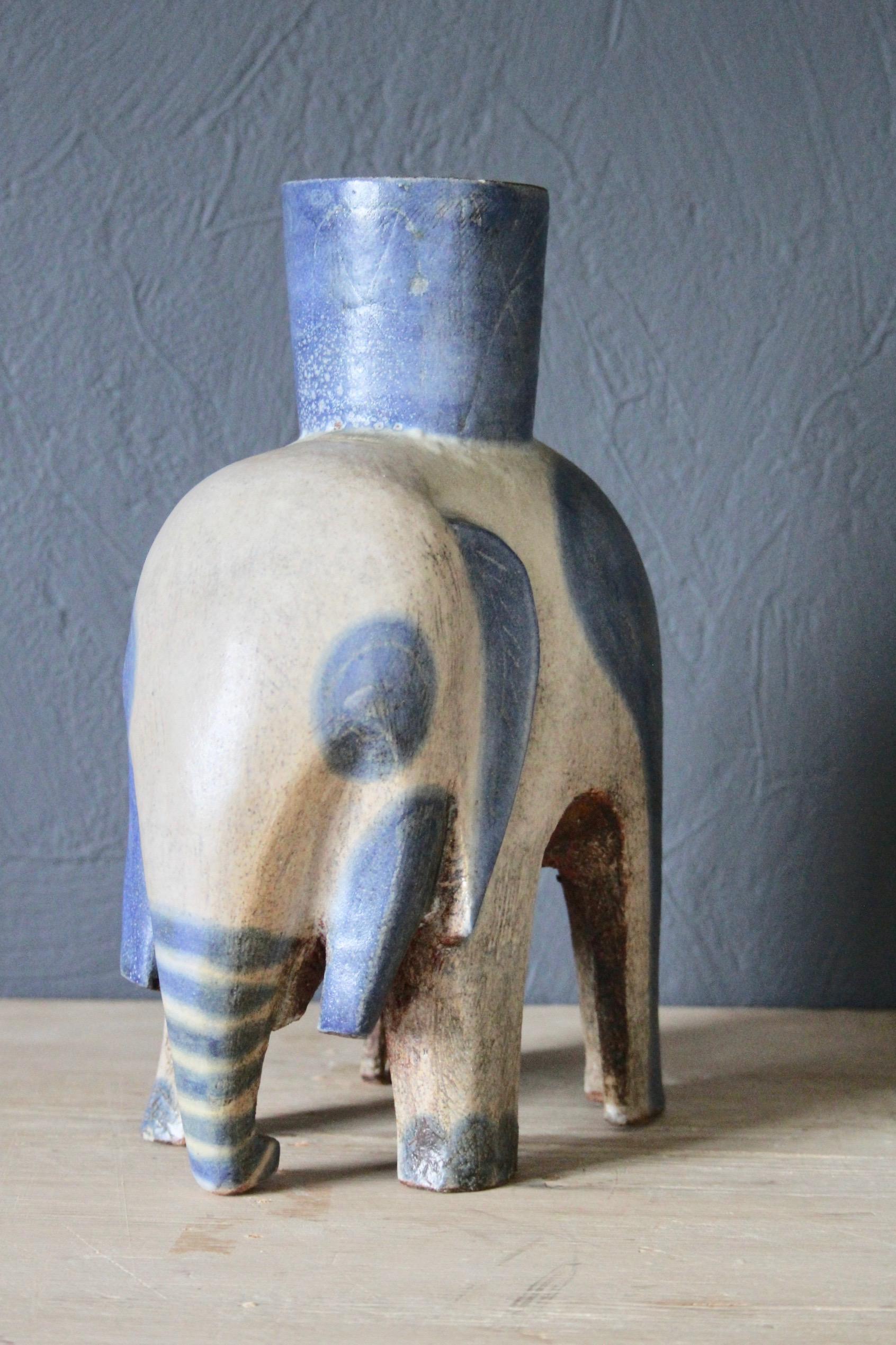Milieu du XXe siècle Éléphant en céramique bleue et grise en vente