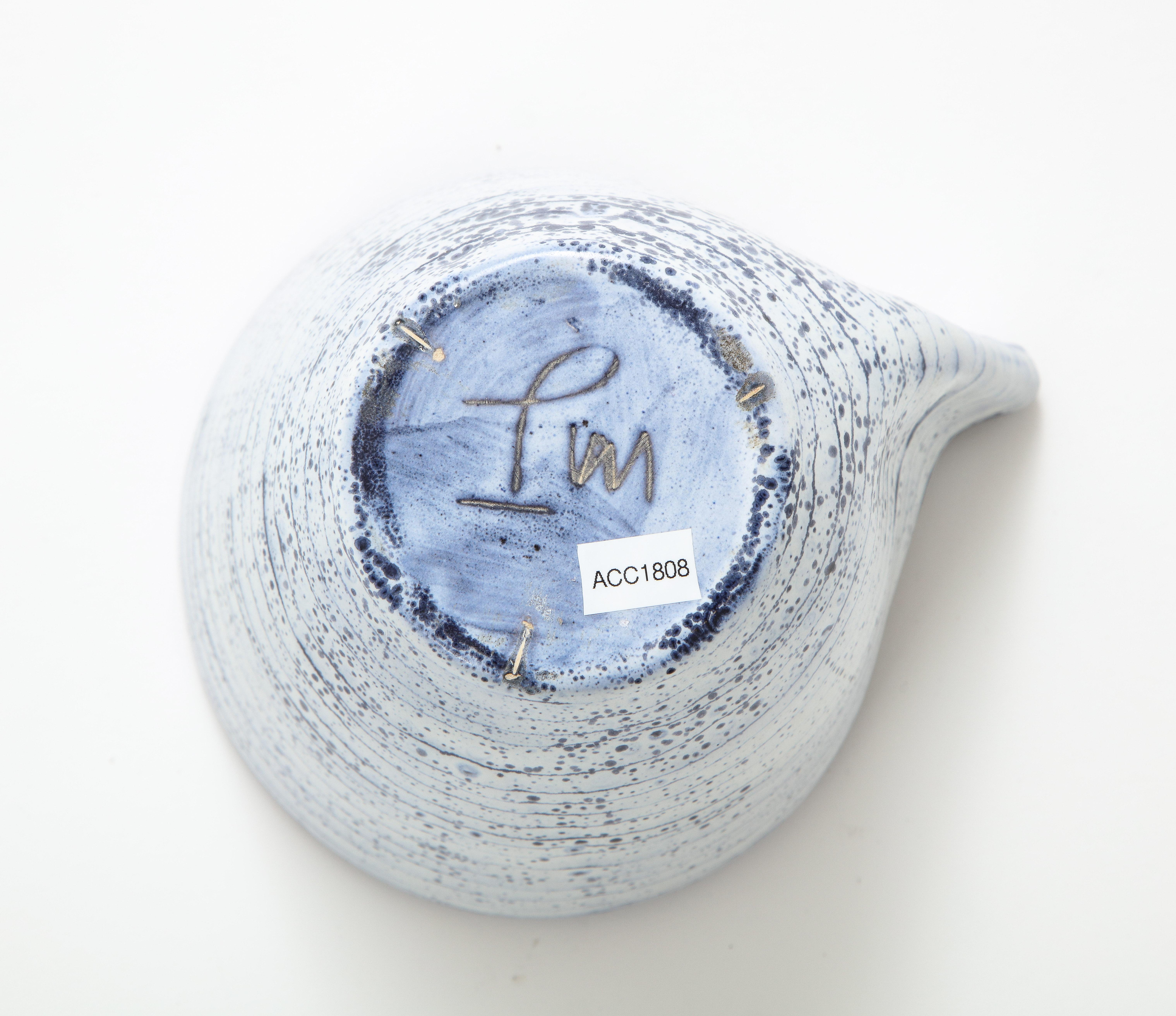 Vase en céramique bleu et crème de Mado Jolain, France, 1955 en vente 2