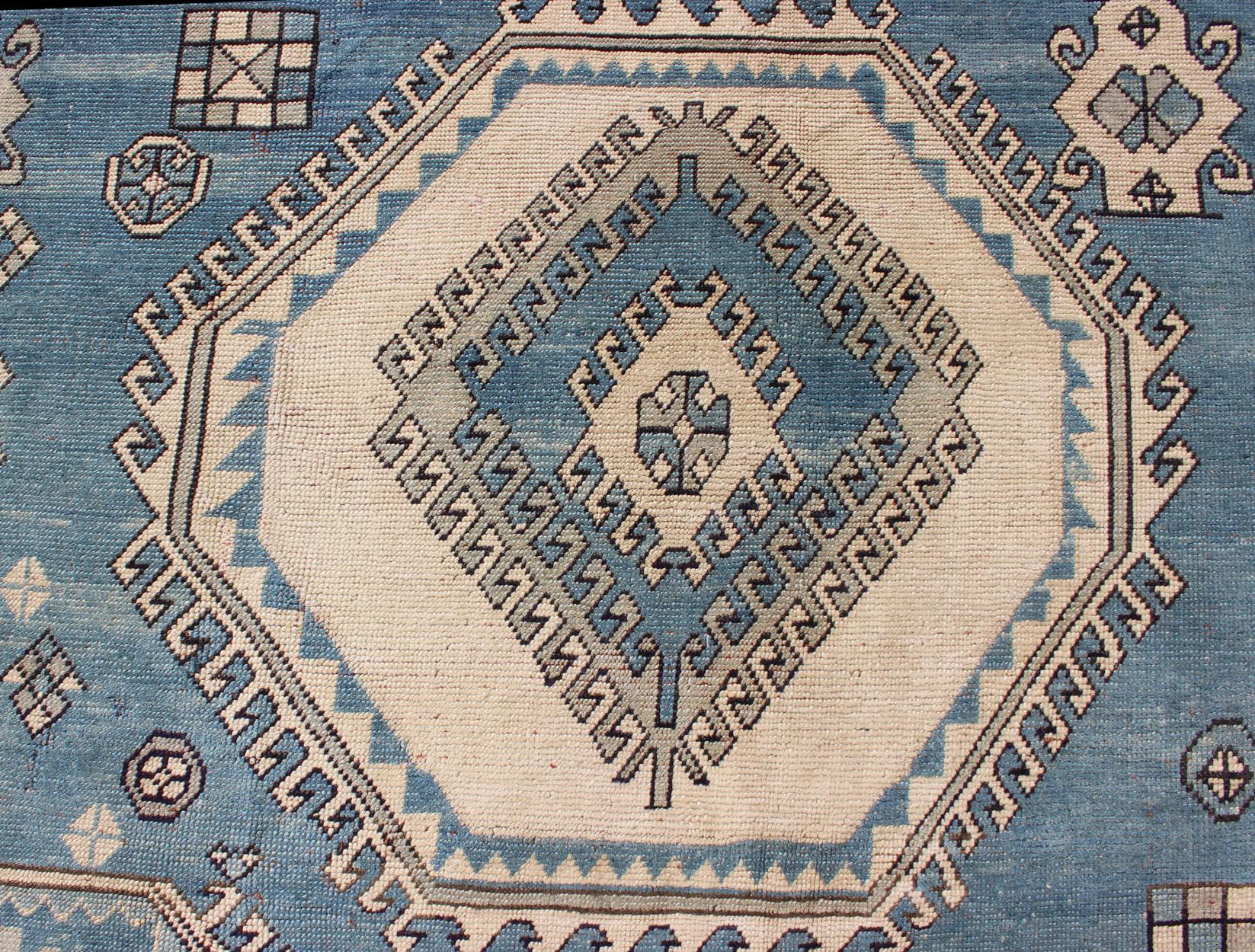 Mid-20th Century Blue and Cream Vintage Turkish Oushak Rug with Hooked Medallion Design For Sale