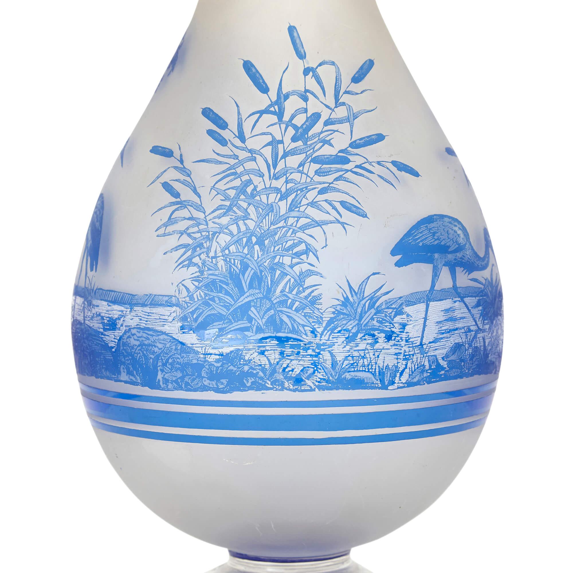 Francese Calice in vetro acidato blu e opaco di Baccarat in vendita