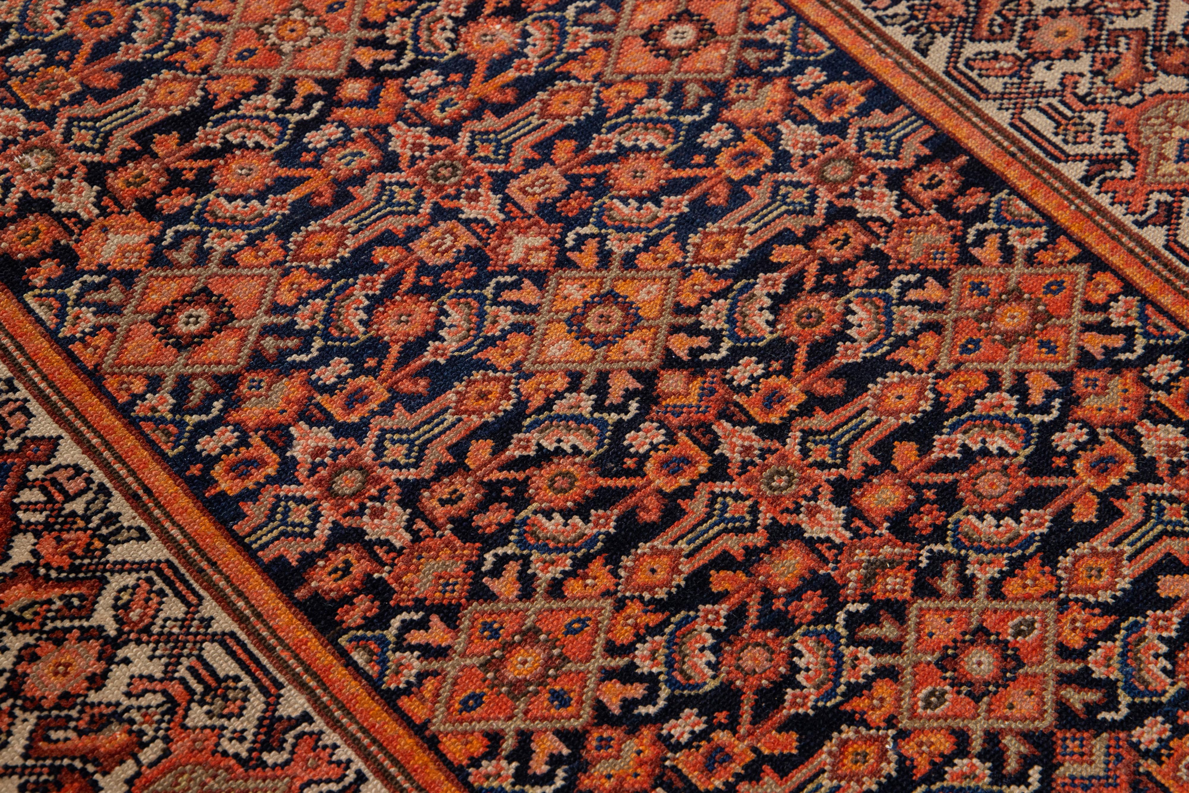 Tapis de couloir Malayer ancien bleu et orange avec motif floral sur toute la surface en vente 4