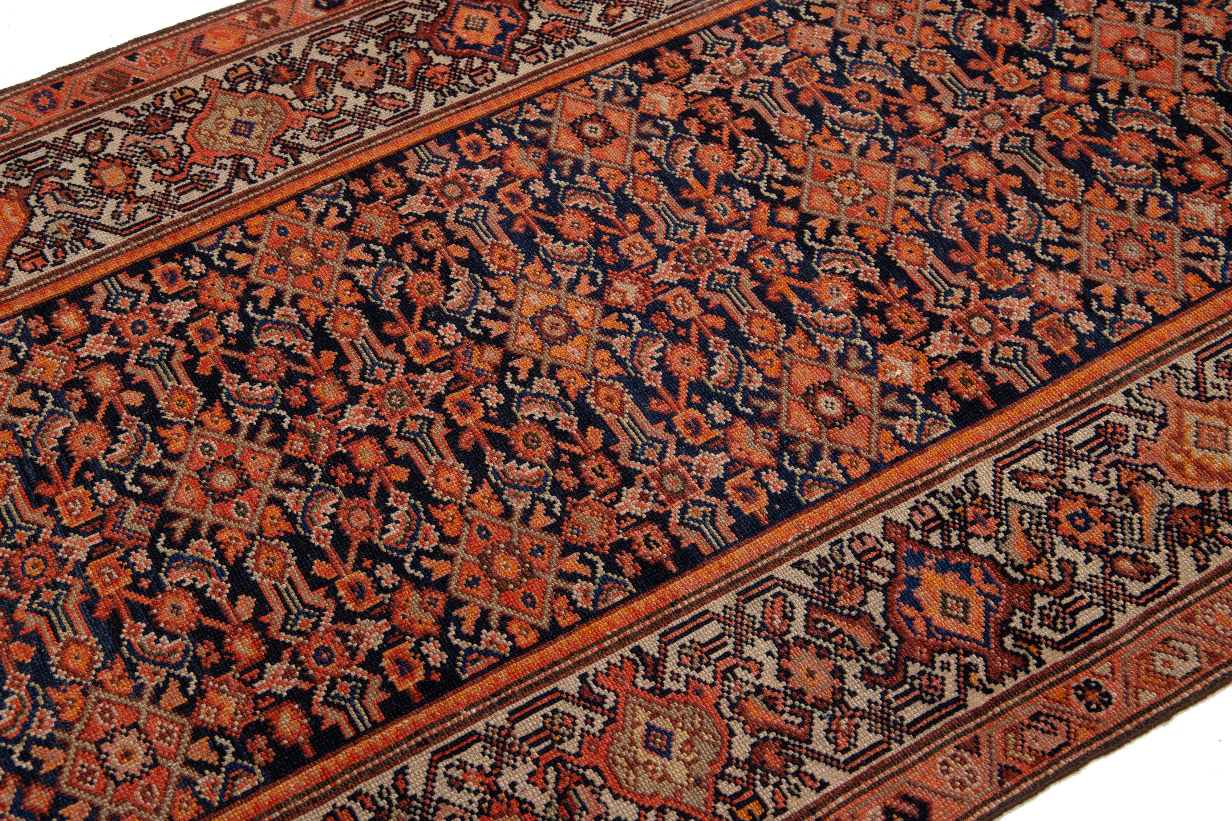 Tapis de couloir Malayer ancien bleu et orange avec motif floral sur toute la surface Bon état - En vente à Norwalk, CT