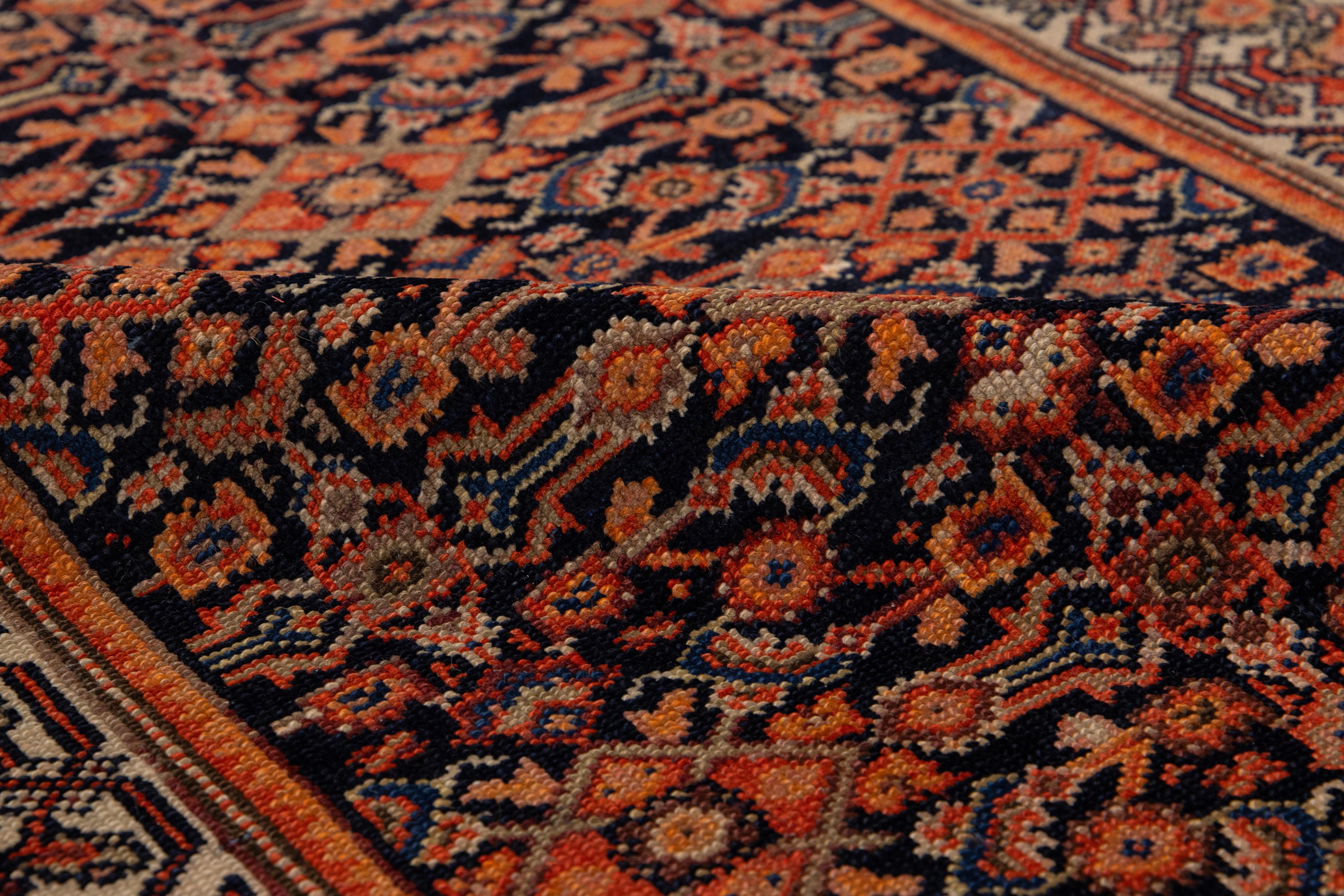 20ième siècle Tapis de couloir Malayer ancien bleu et orange avec motif floral sur toute la surface en vente