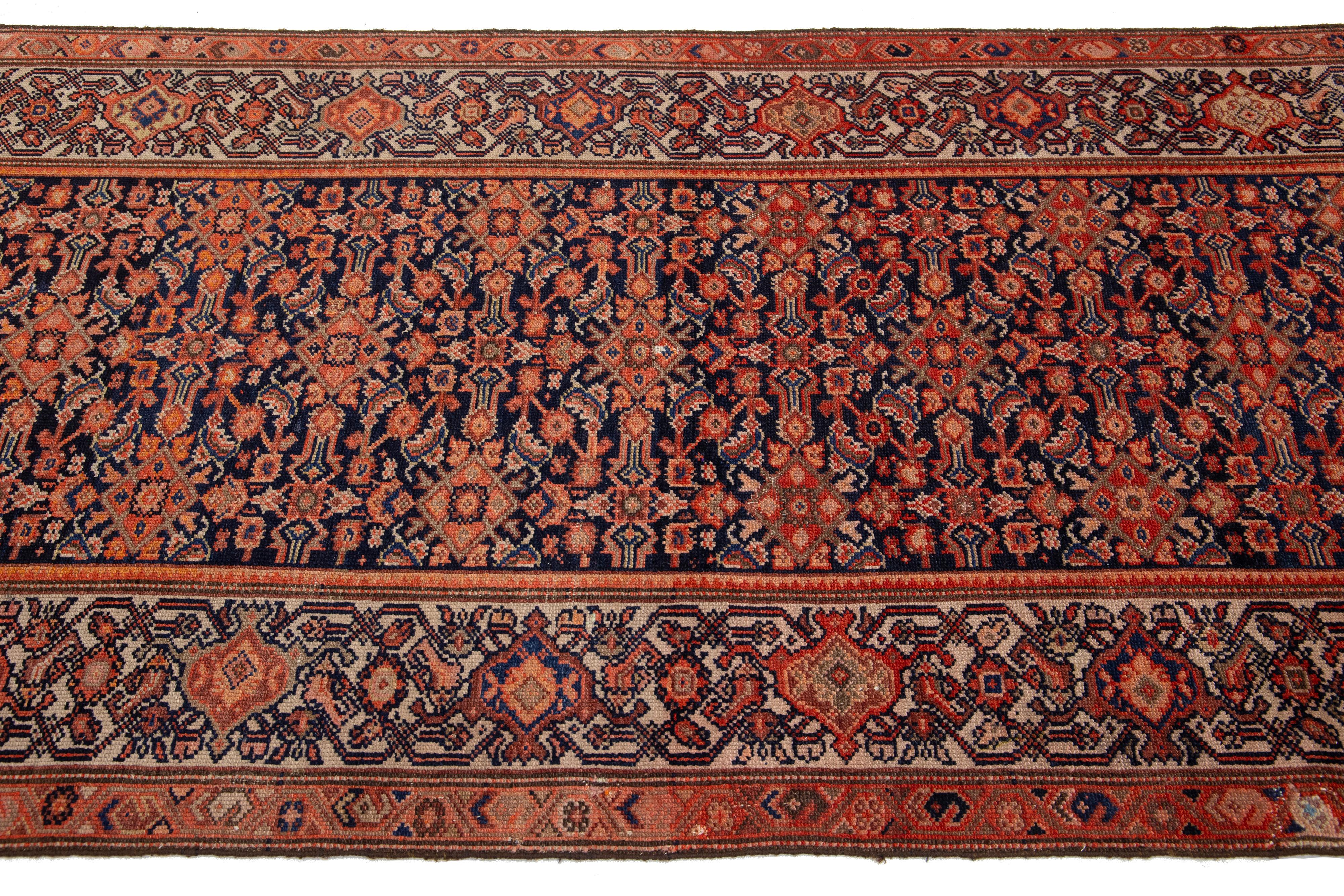 Laine Tapis de couloir Malayer ancien bleu et orange avec motif floral sur toute la surface en vente