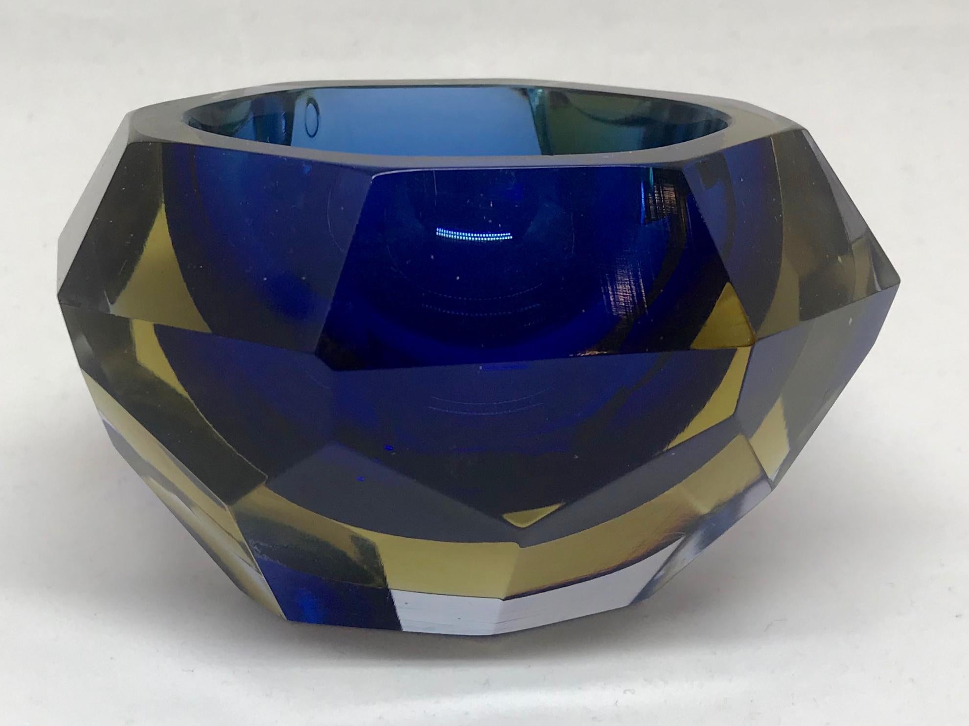 Blue and pale amber Murano vide poche. Chunky faceted vintage Murano vide poche/bud vase/ashtray in blue and amber Venetian glass, Italy, mid-20th century. 
Dimensions: 4