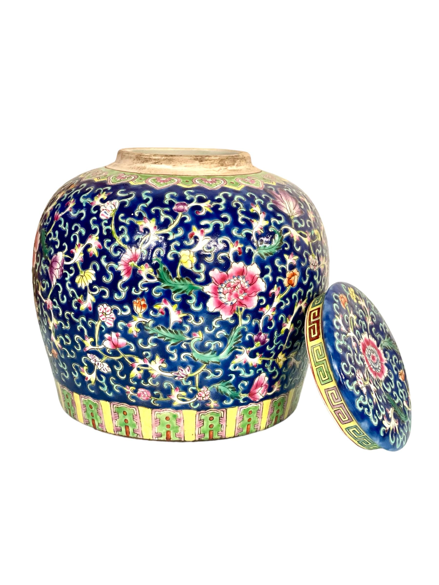 Blue and Pink Chinese Enamelled Porcelain Ginger Lidded Jar, Famille Rose For Sale 3