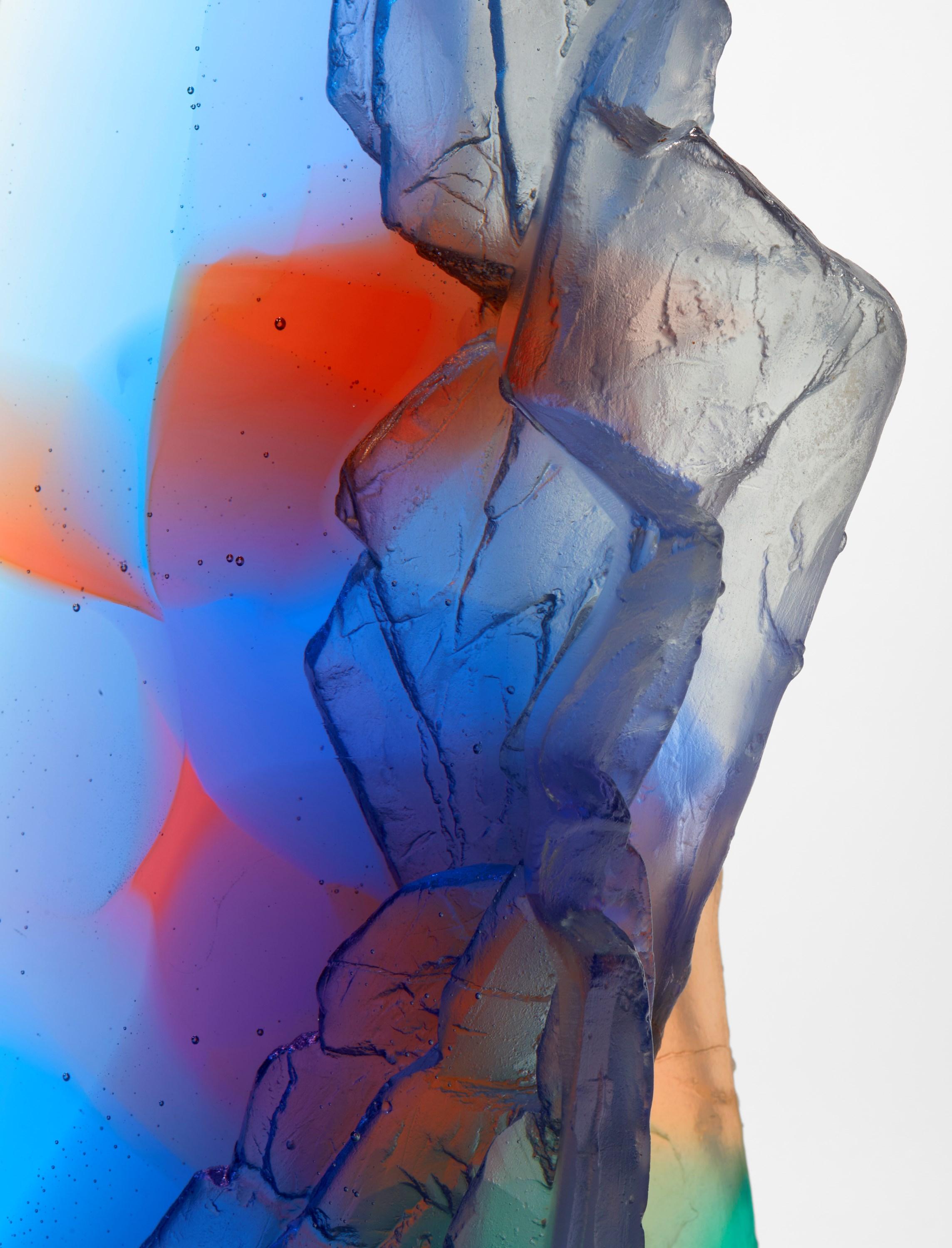 Calco Blue and Pink Cliff, una scultura in vetro fuso di Crispian Heath in vendita