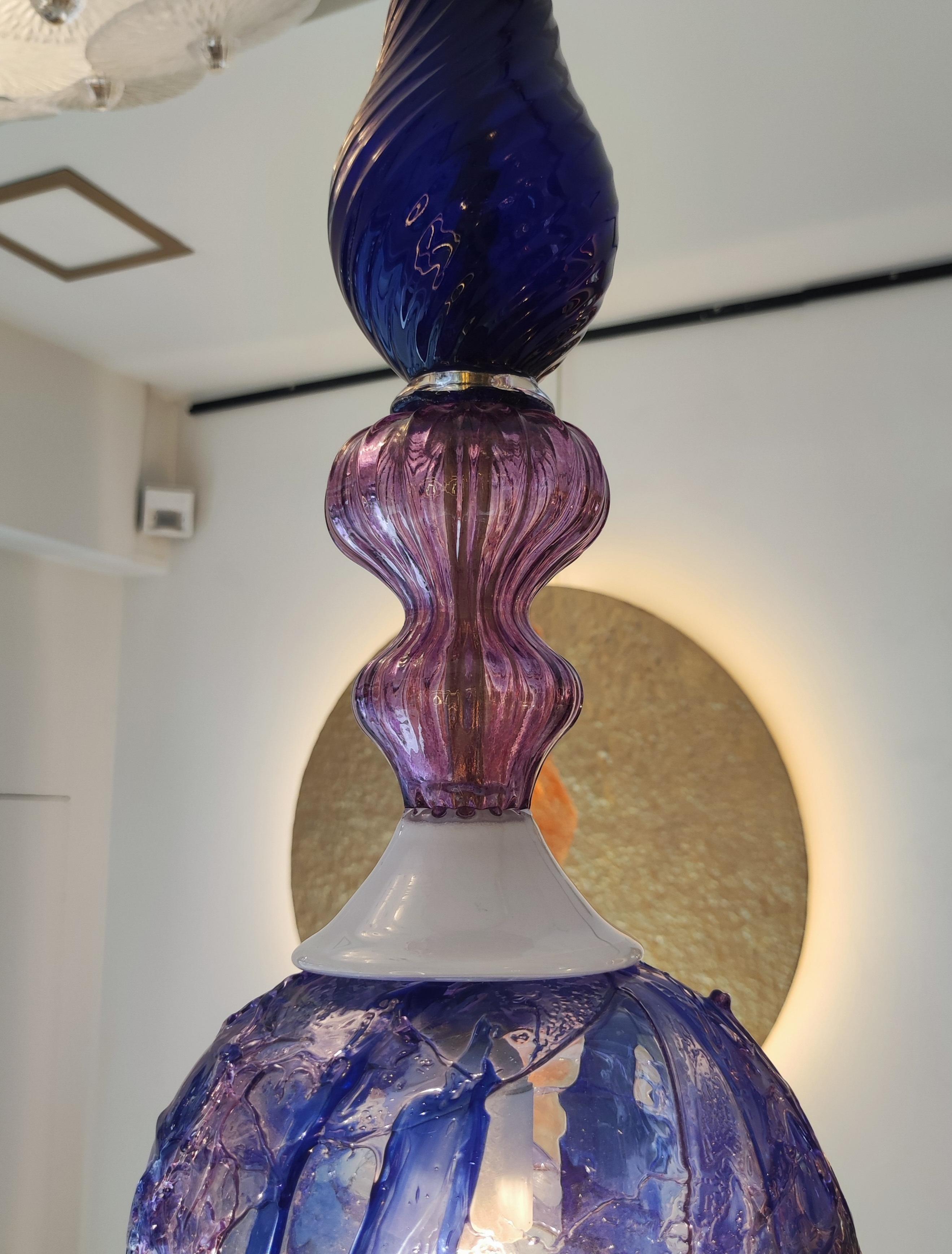 Pendentif en verre de Murano bleu et rose en vente 2