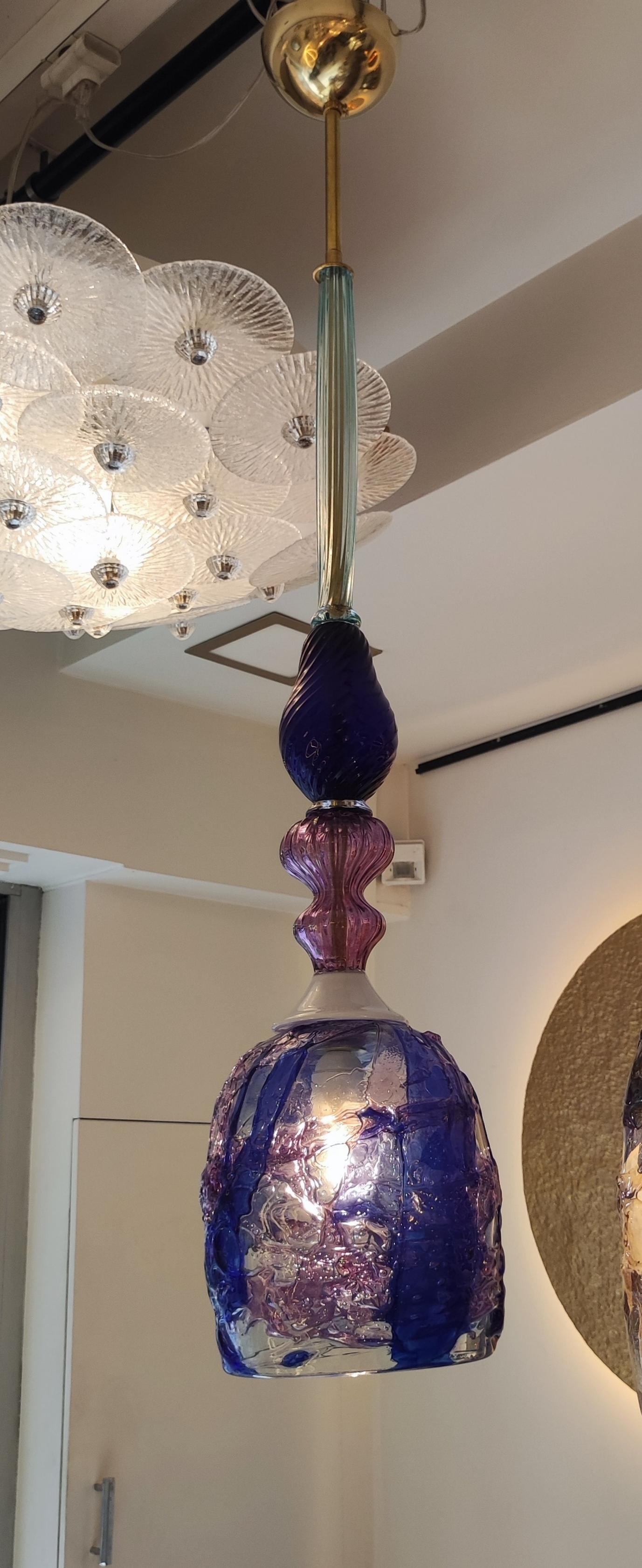 Pendentif en verre de Murano bleu et rose en vente 3