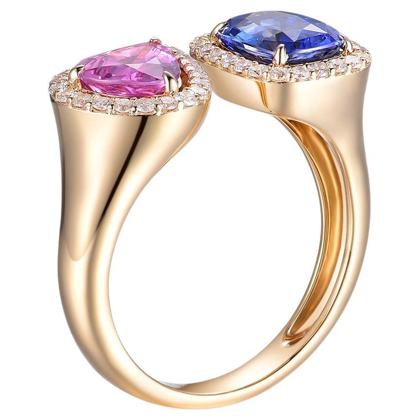 Der Ring Toi Et Moi ist eine romantische Ode an das zeitlose Band zwischen zwei Seelen und an den exquisiten Tanz der Farben und des Schimmers. Dieser mit Präzision aus glänzendem 18-karätigem Gelbgold gefertigte Ring verkörpert die Essenz von Liebe