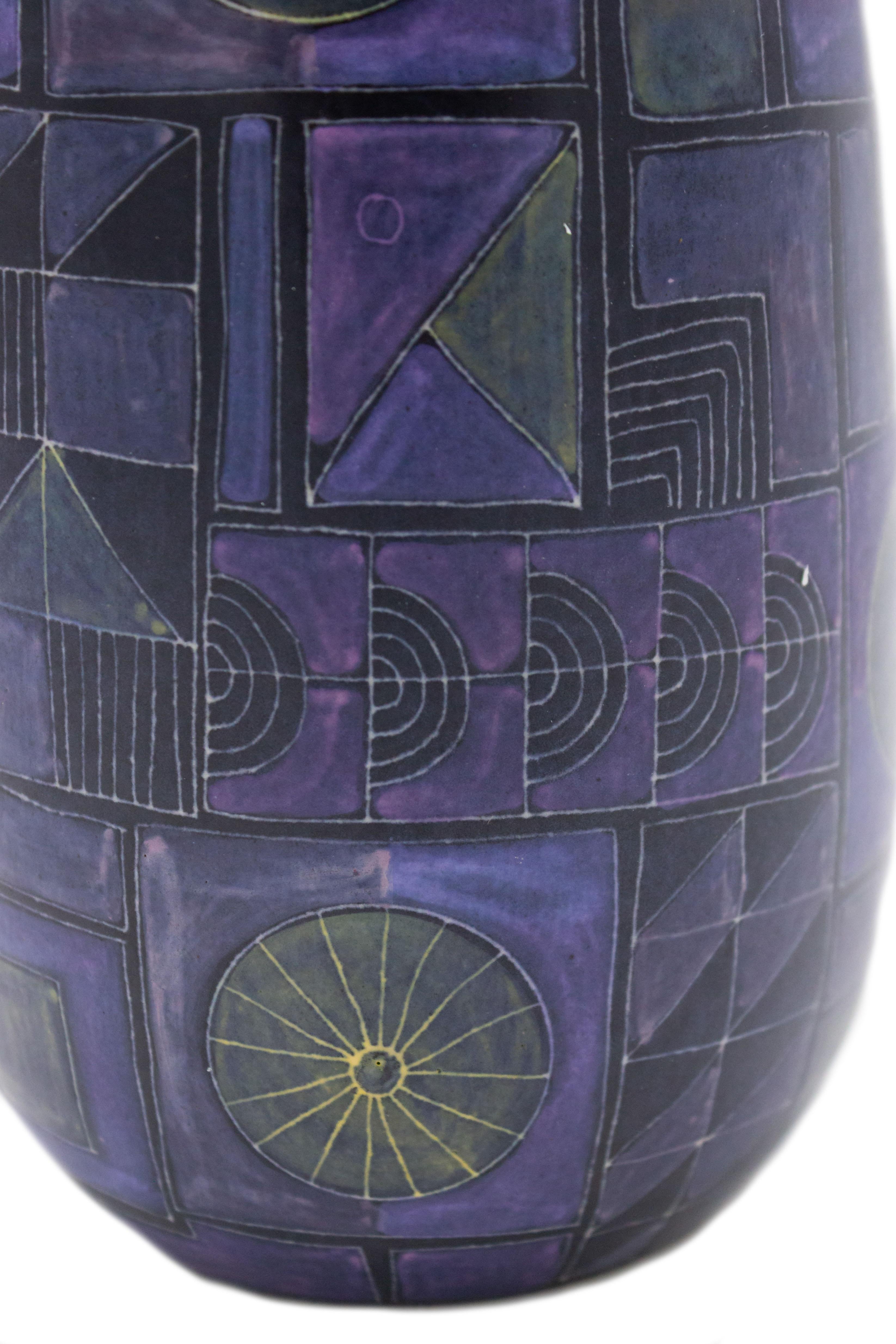 Blau und lila Geometrisches Design Keramikvase (Gemalt) im Angebot