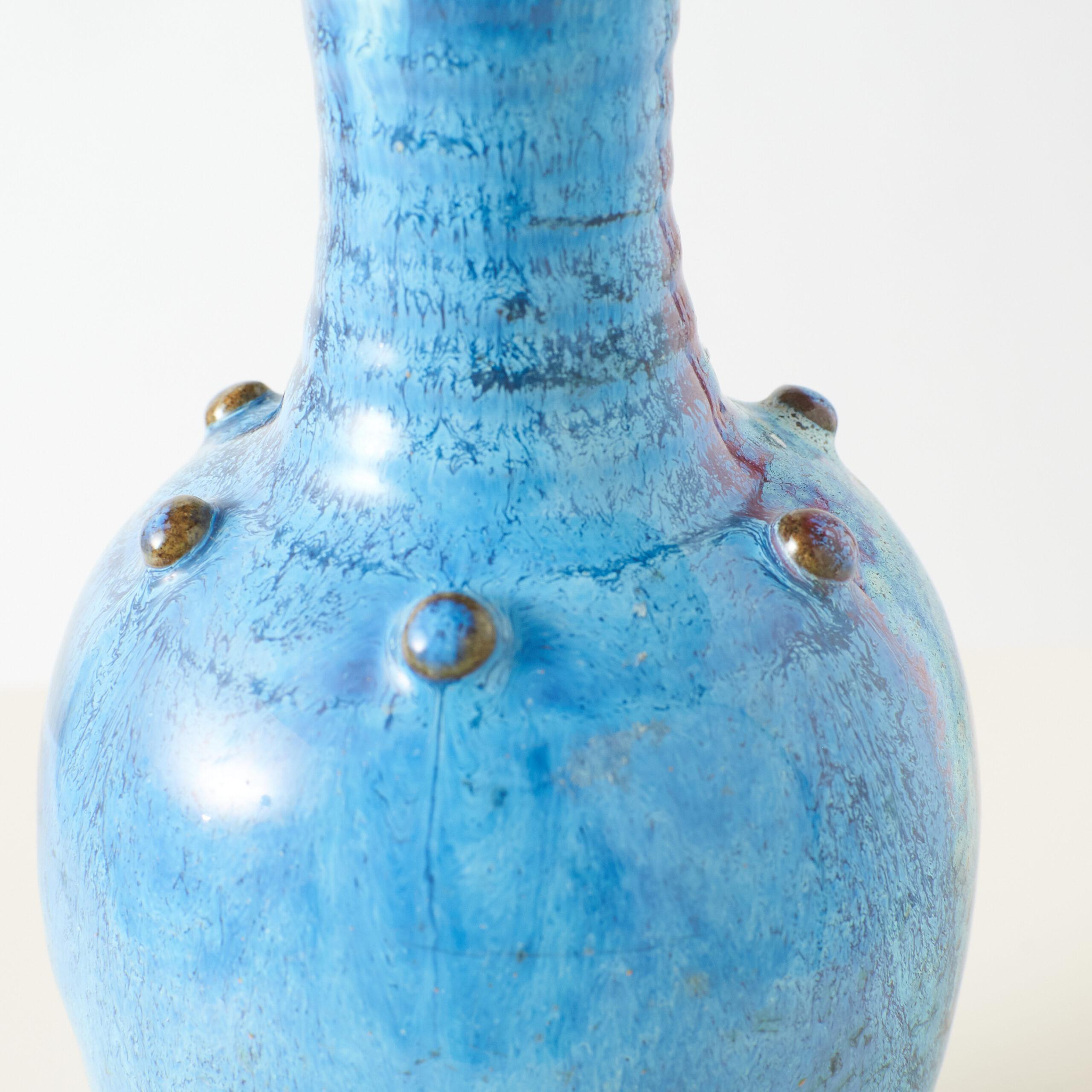 Chinois Vase en porcelaine bleu et violet en forme de poire en vente