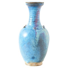 Vase en porcelaine bleu et violet en forme de poire